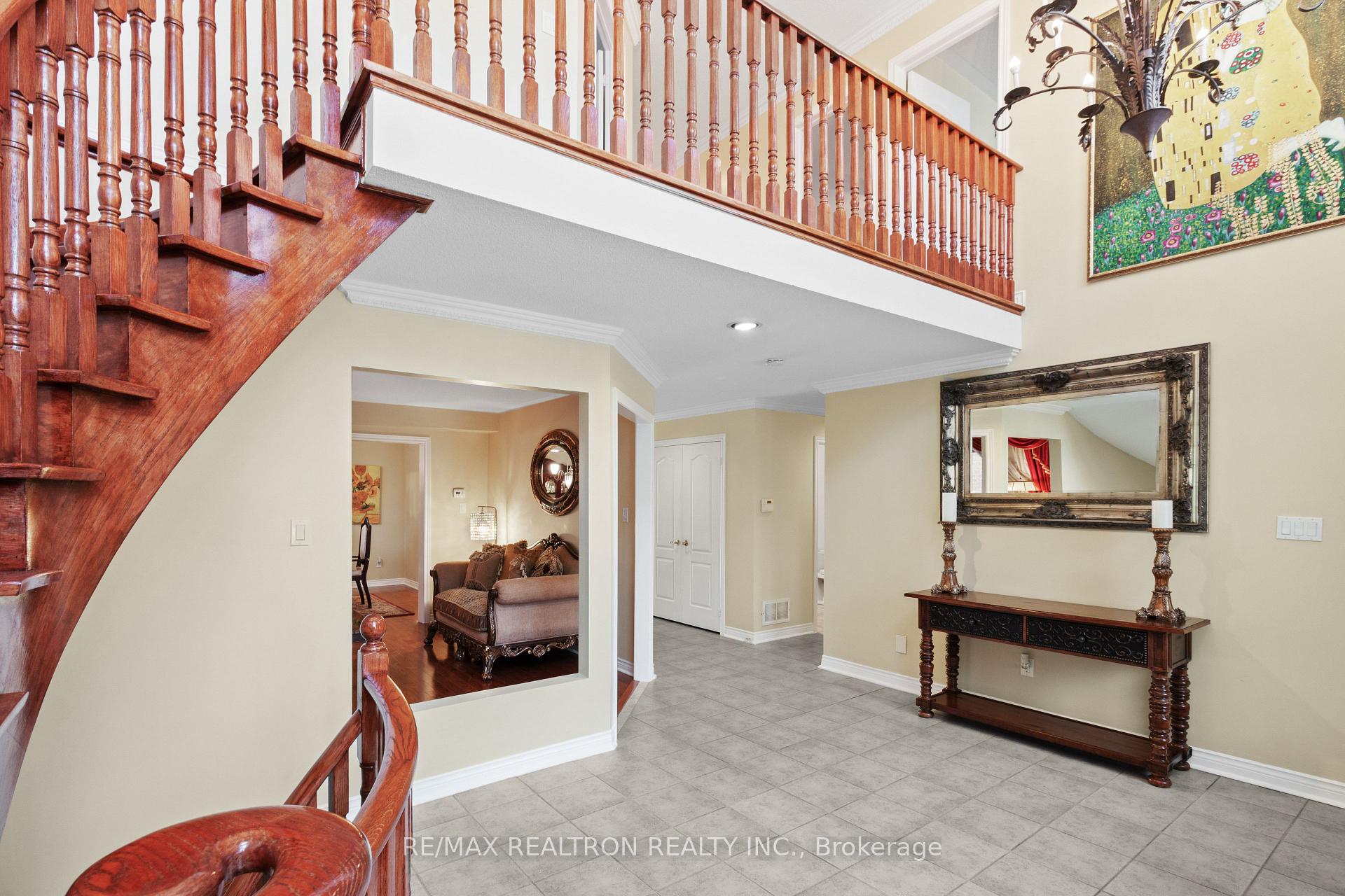 Photo 9 of 56 Sadot Court, Vaughan, Beverley Glen — HOMEH