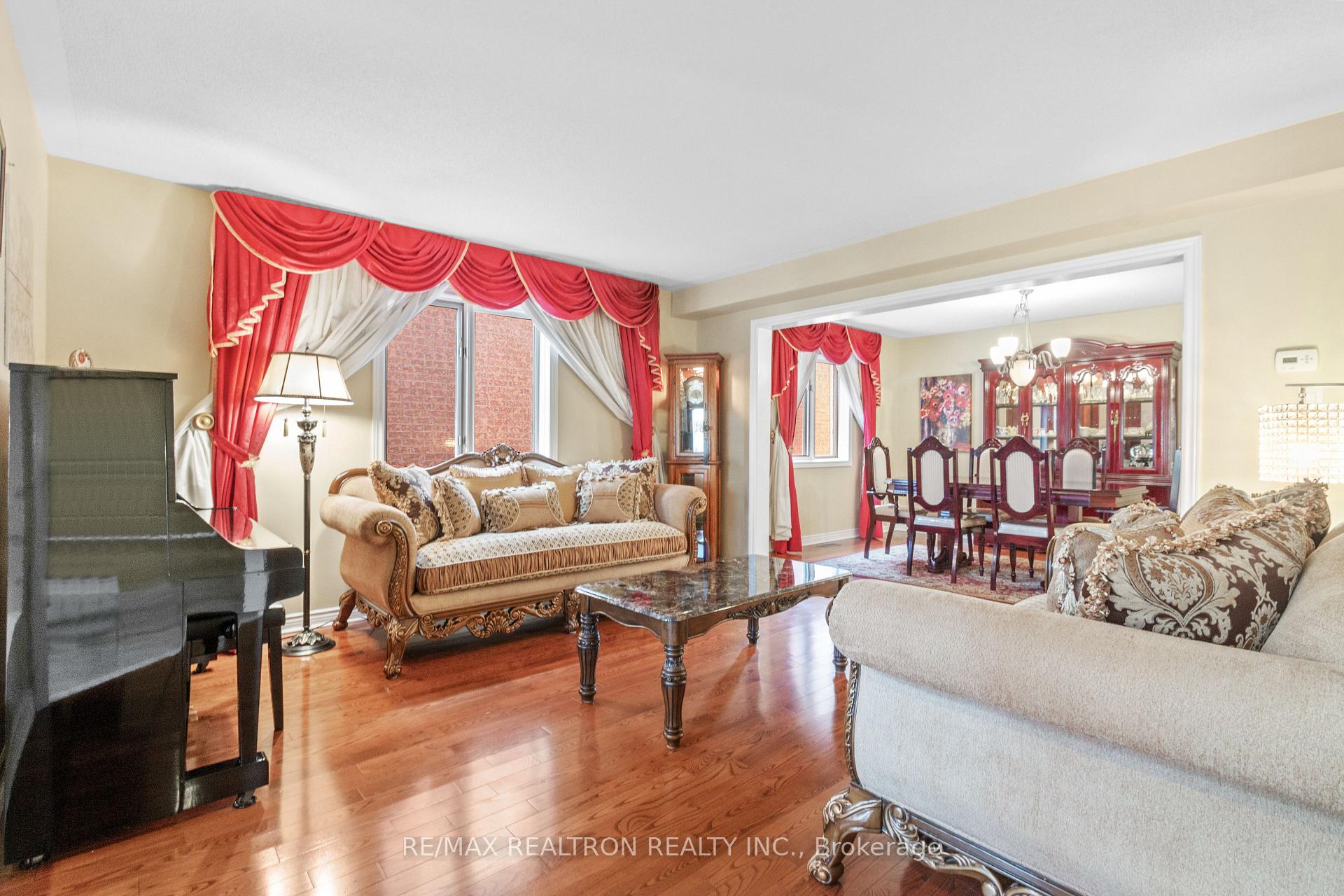 Photo 10 of 56 Sadot Court, Vaughan, Beverley Glen — HOMEH