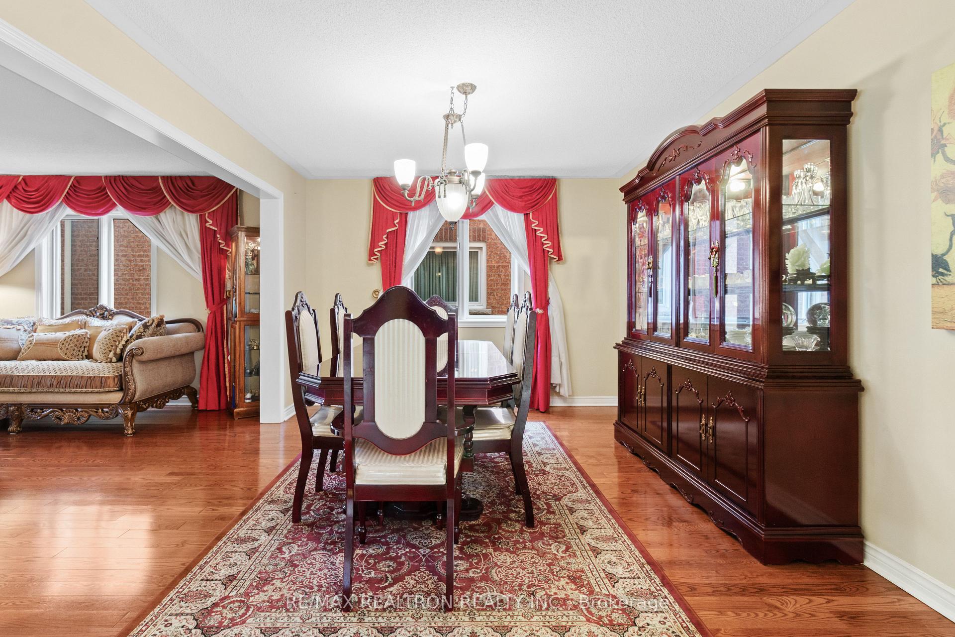 Photo 11 of 56 Sadot Court, Vaughan, Beverley Glen — HOMEH