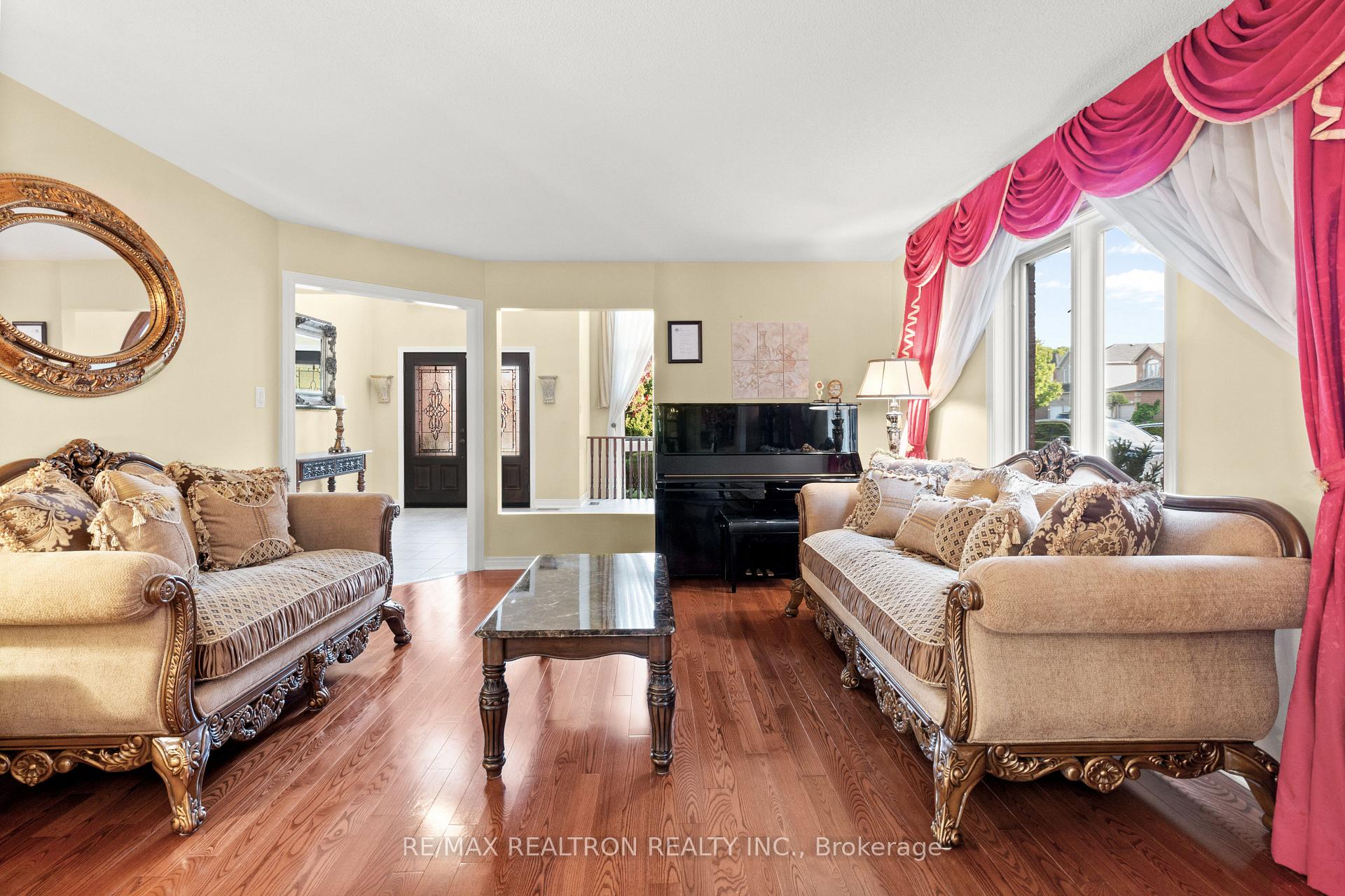 Photo 13 of 56 Sadot Court, Vaughan, Beverley Glen — HOMEH