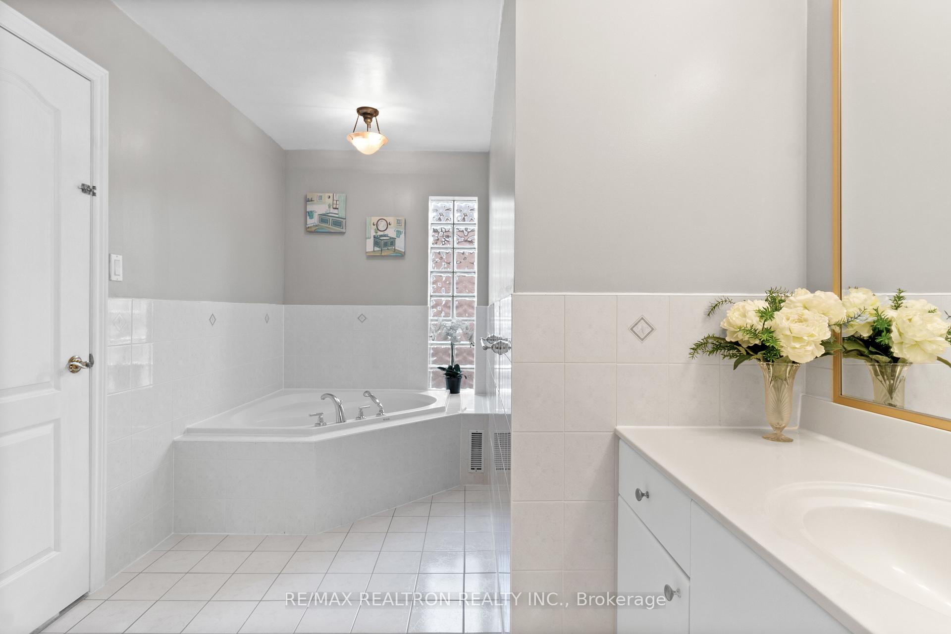 Photo 25 of 56 Sadot Court, Vaughan, Beverley Glen — HOMEH