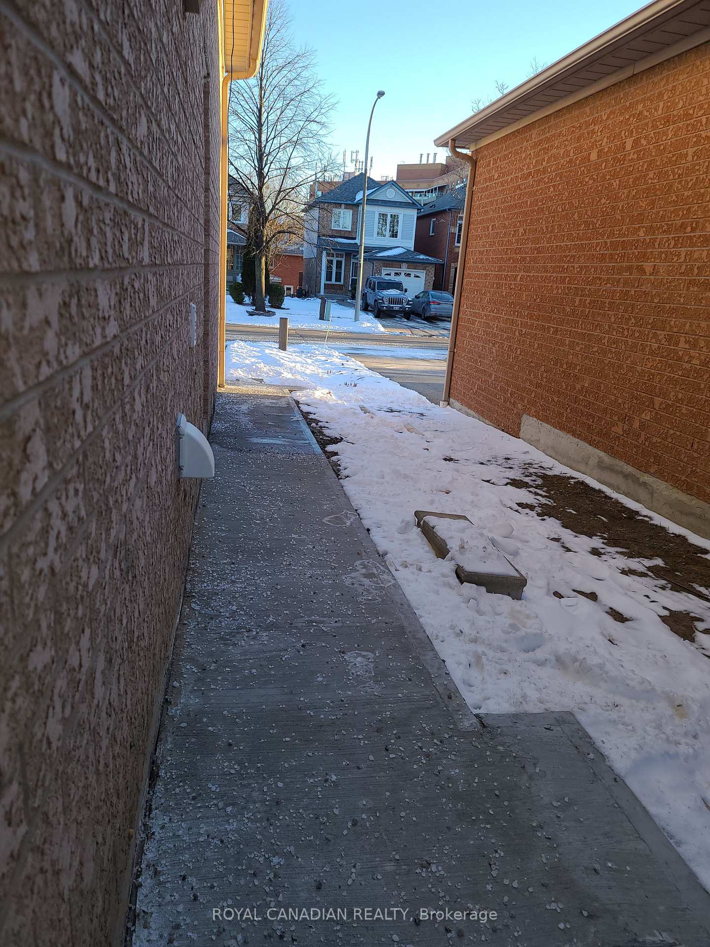 Photo 2 of 22 Bach Avenue N, Whitby, Rolling Acres — HOMEH