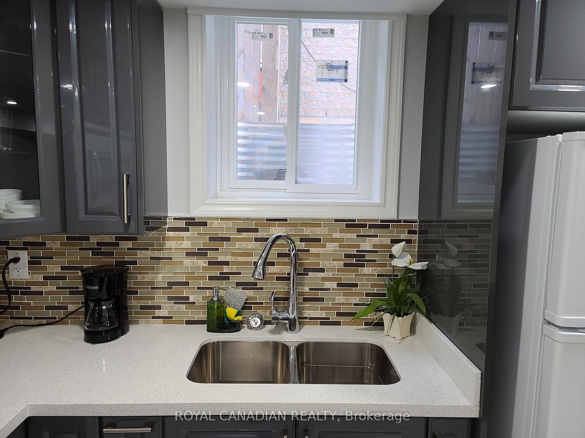 Photo 6 of 22 Bach Avenue N, Whitby, Rolling Acres — HOMEH