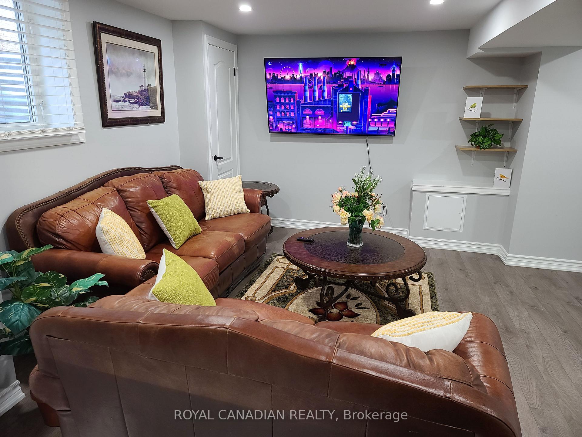 Photo 10 of 22 Bach Avenue N, Whitby, Rolling Acres — HOMEH