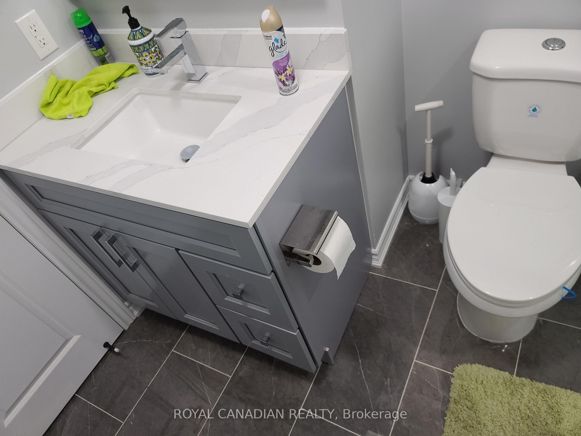 Photo 23 of 22 Bach Avenue N, Whitby, Rolling Acres — HOMEH