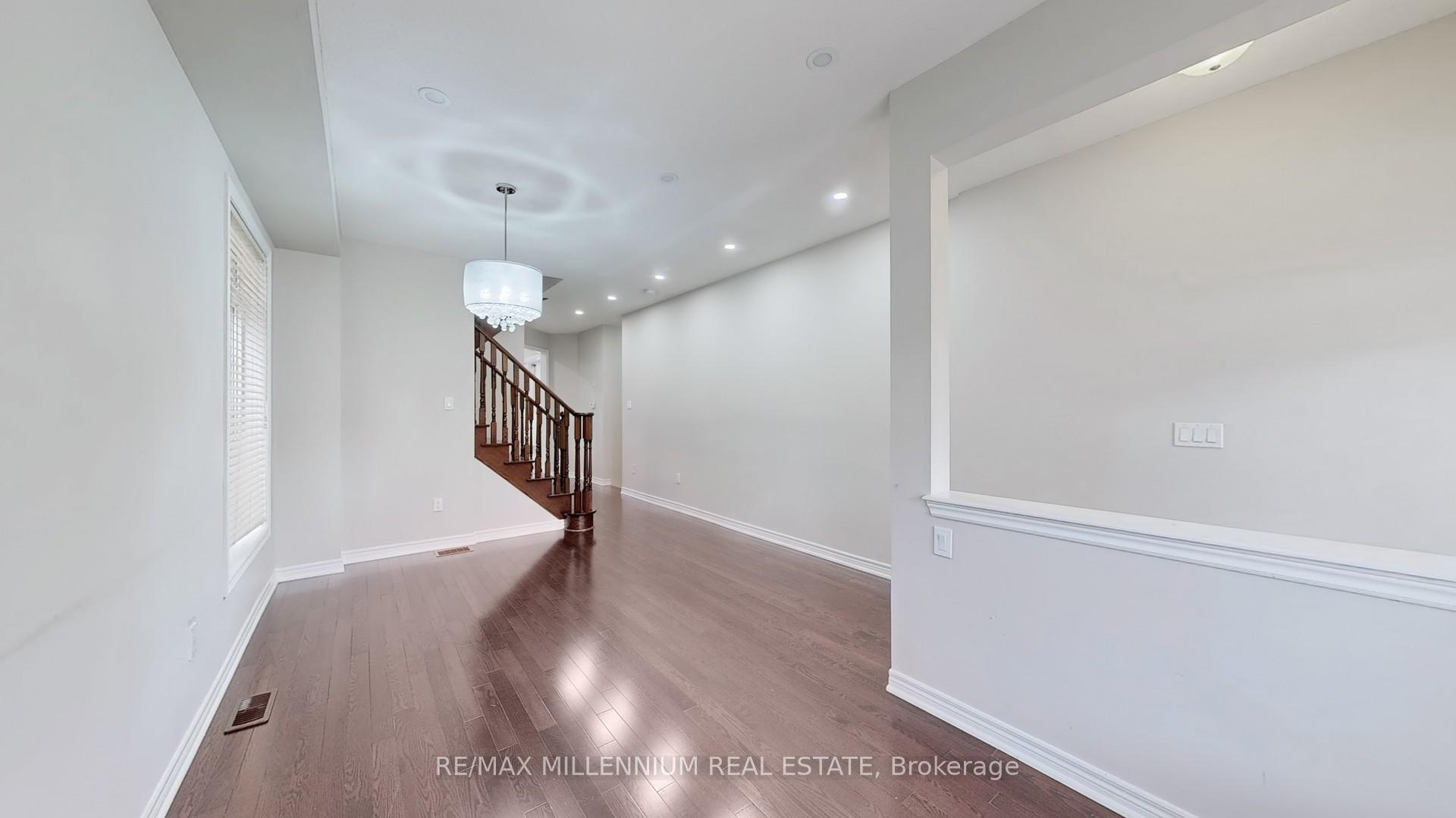 Photo 5 of 55 Dunedin Drive, Vaughan, Kleinburg — HOMEH