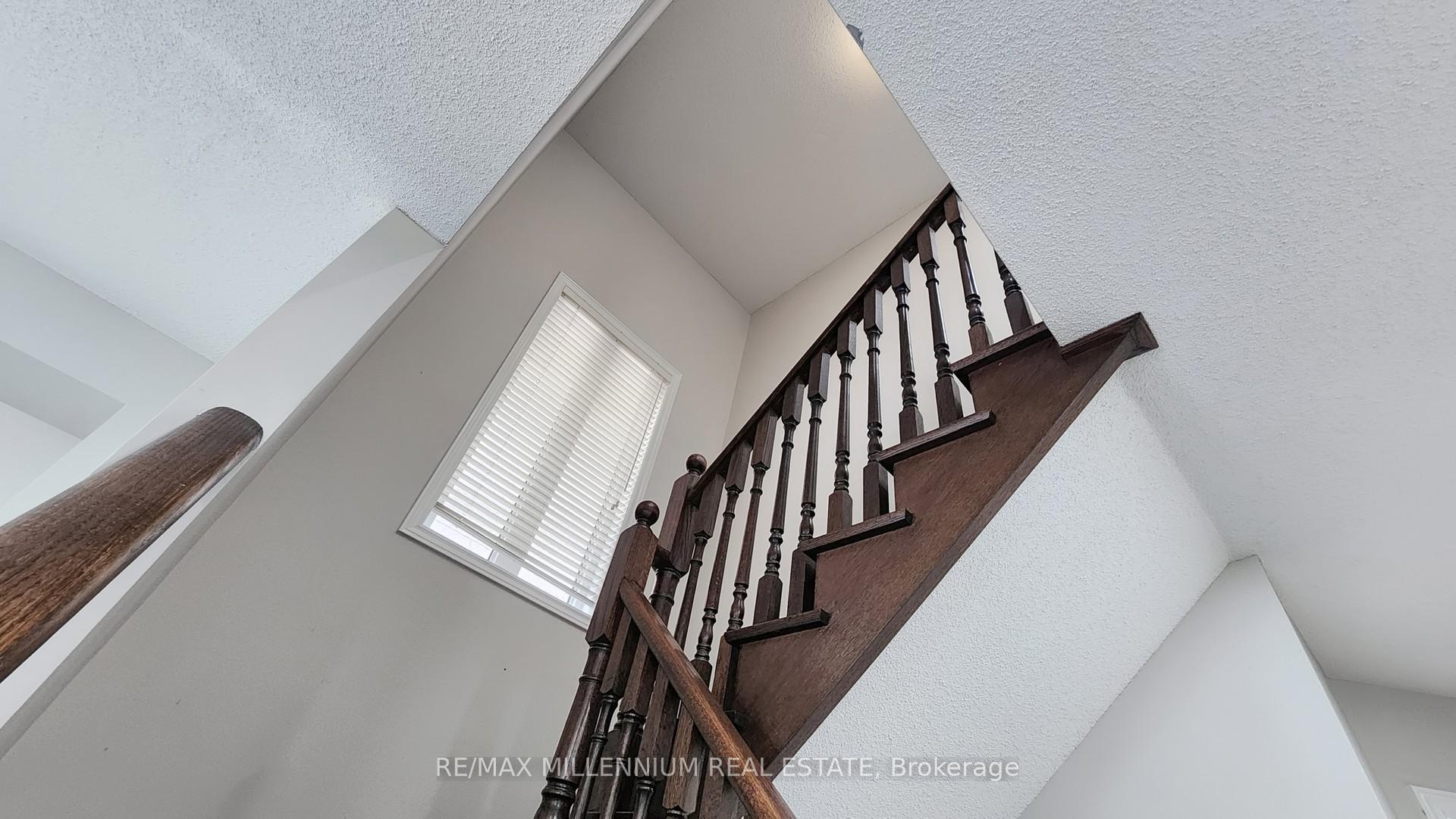 Photo 12 of 55 Dunedin Drive, Vaughan, Kleinburg — HOMEH