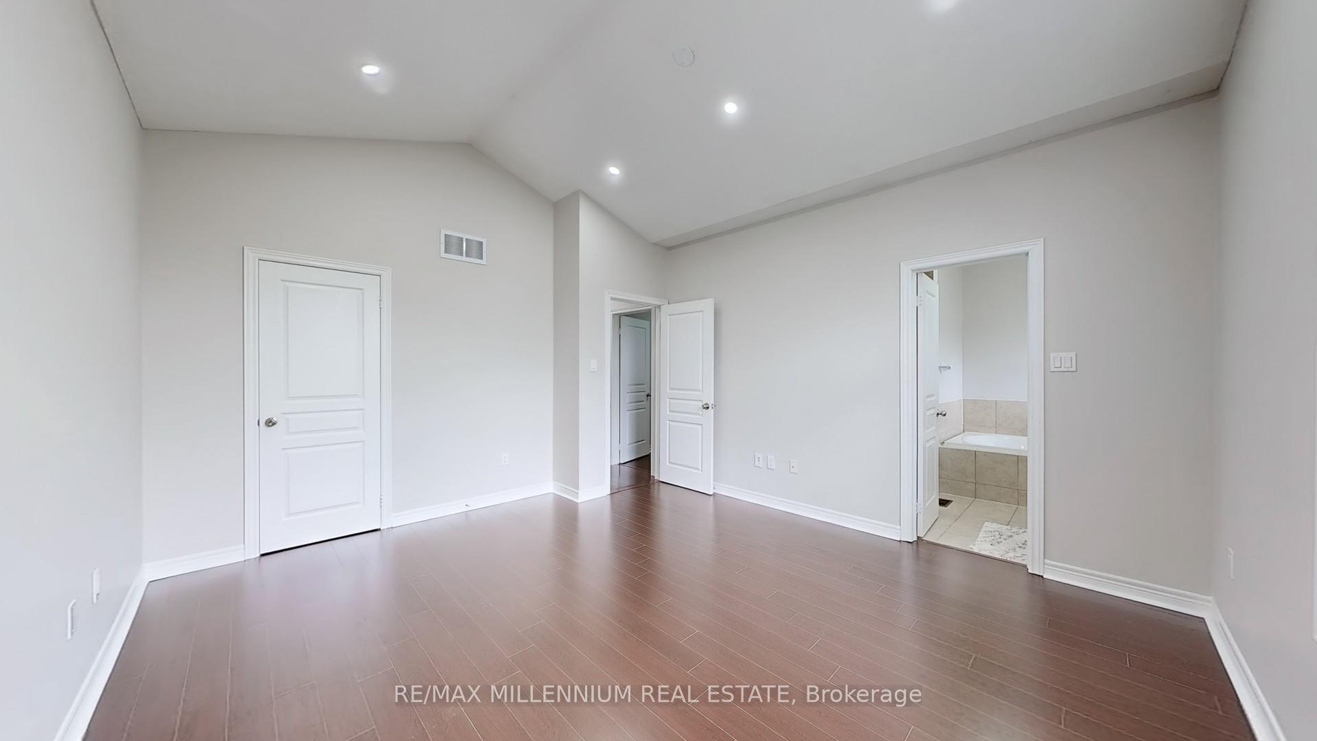 Photo 15 of 55 Dunedin Drive, Vaughan, Kleinburg — HOMEH