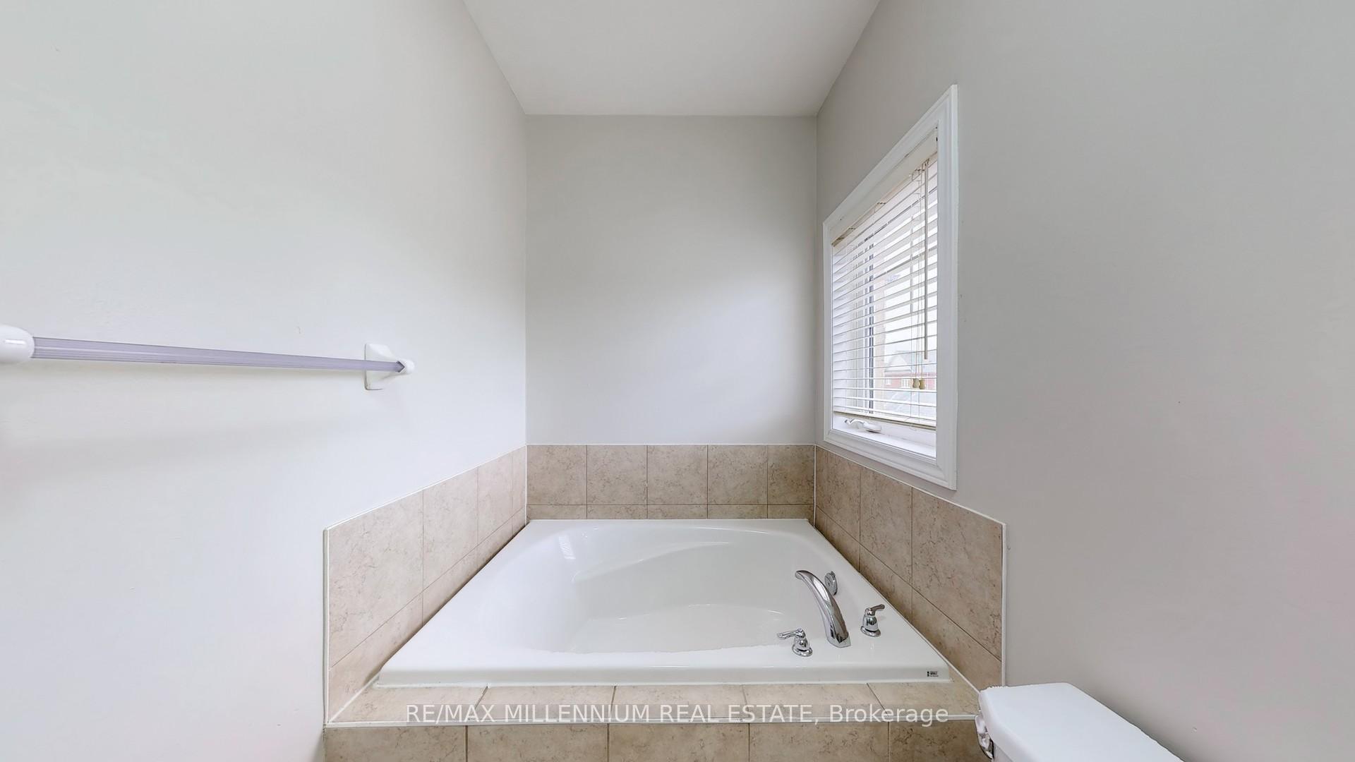 Photo 18 of 55 Dunedin Drive, Vaughan, Kleinburg — HOMEH
