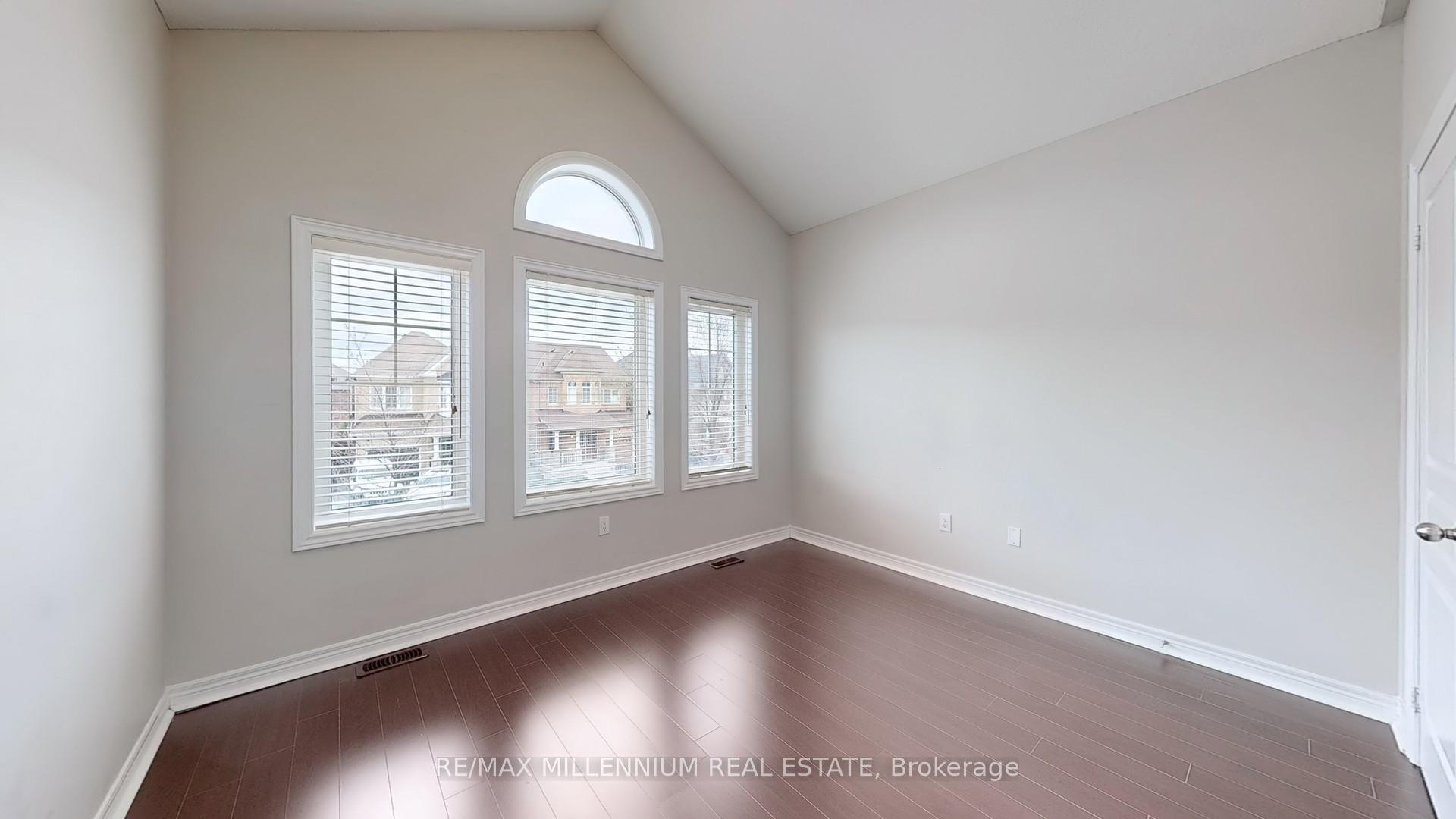 Photo 19 of 55 Dunedin Drive, Vaughan, Kleinburg — HOMEH