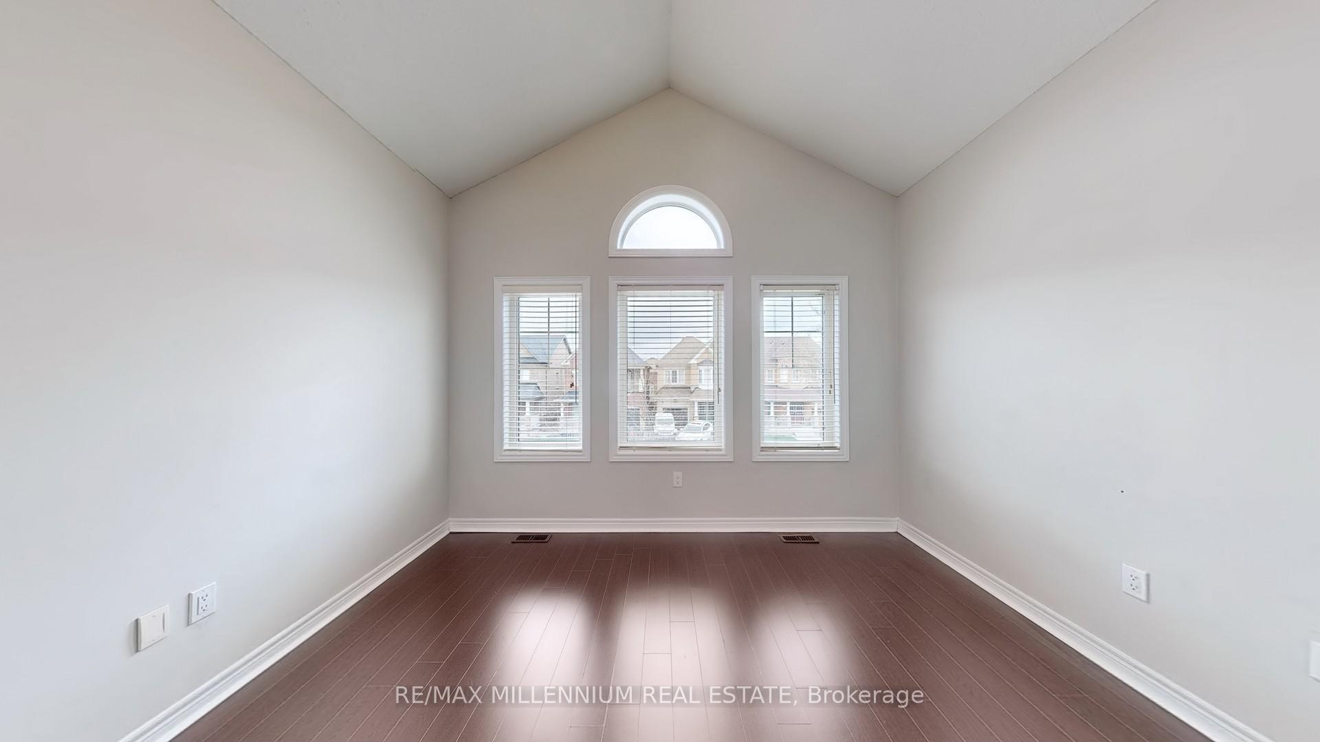 Photo 20 of 55 Dunedin Drive, Vaughan, Kleinburg — HOMEH