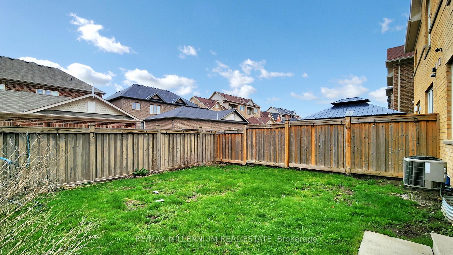 Photo 33 of 55 Dunedin Drive, Vaughan, Kleinburg — HOMEH