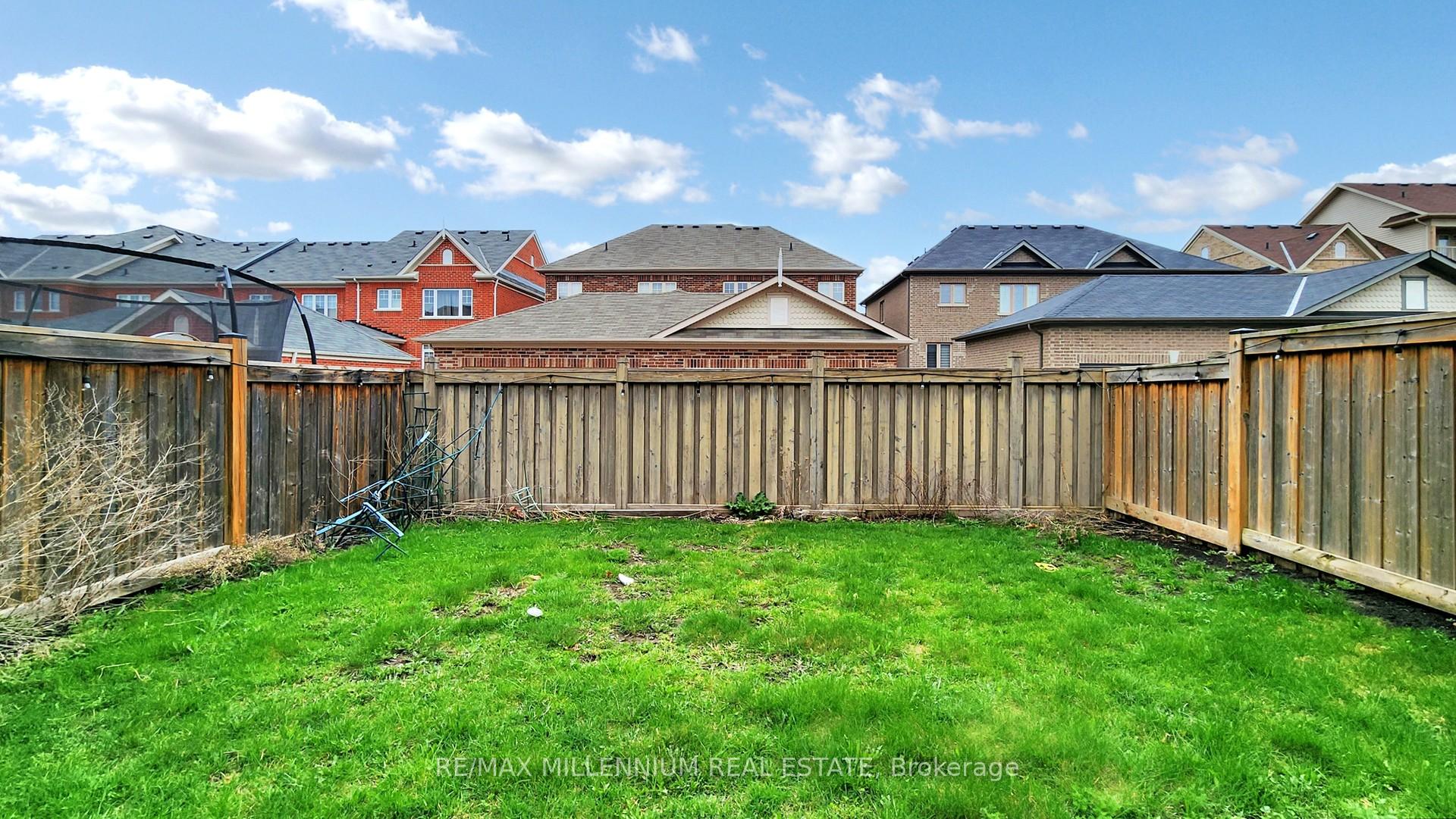 Photo 34 of 55 Dunedin Drive, Vaughan, Kleinburg — HOMEH
