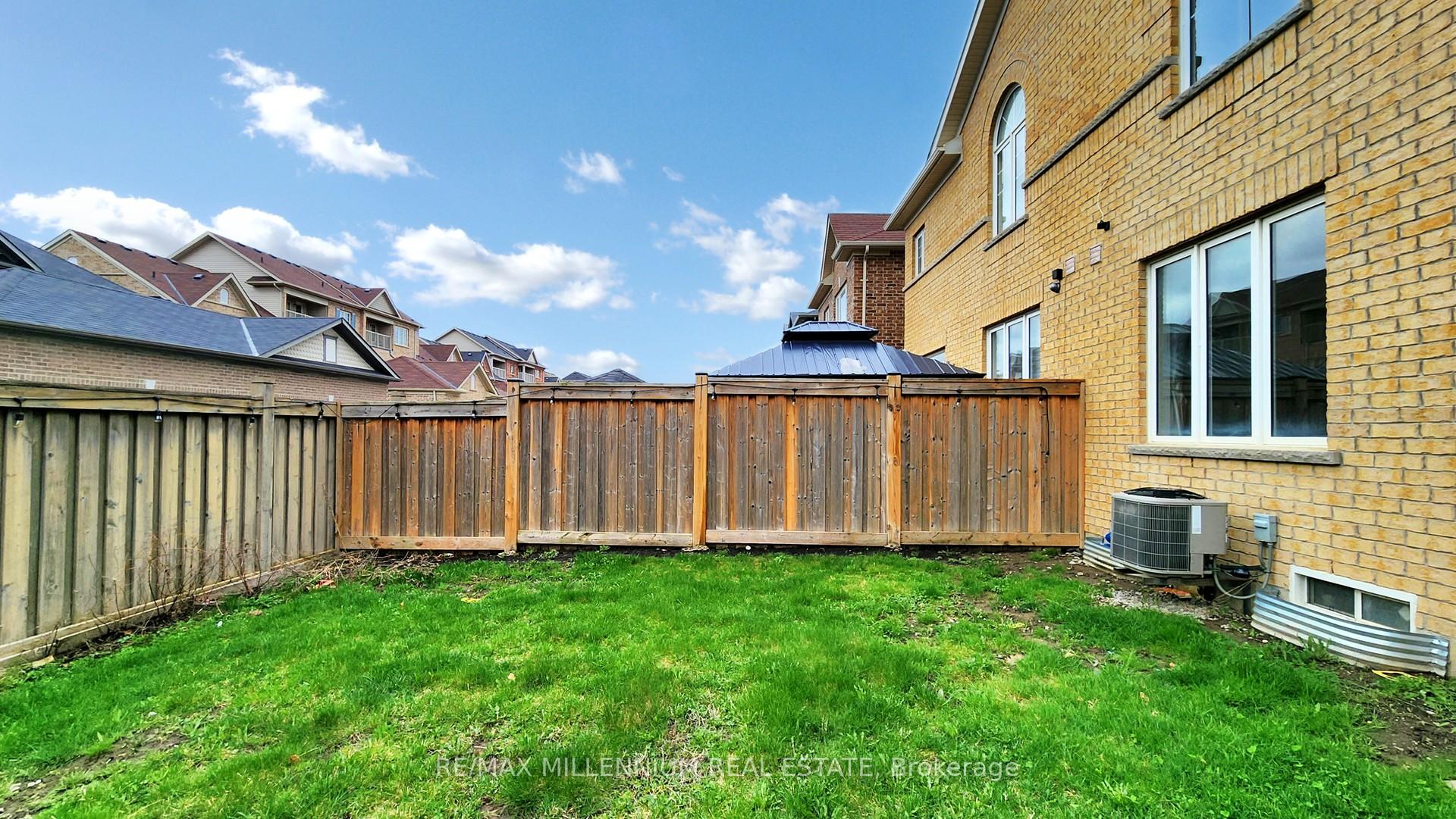 Photo 36 of 55 Dunedin Drive, Vaughan, Kleinburg — HOMEH
