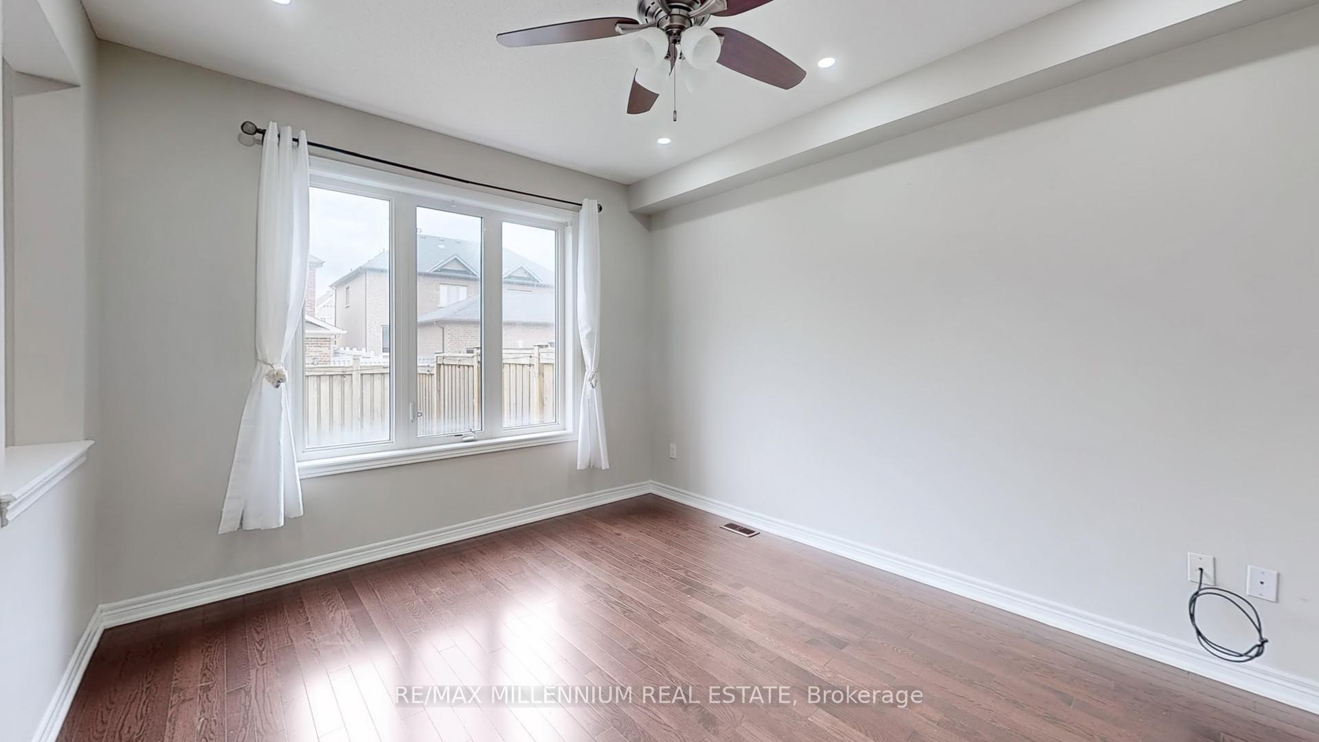 Photo 39 of 55 Dunedin Drive, Vaughan, Kleinburg — HOMEH