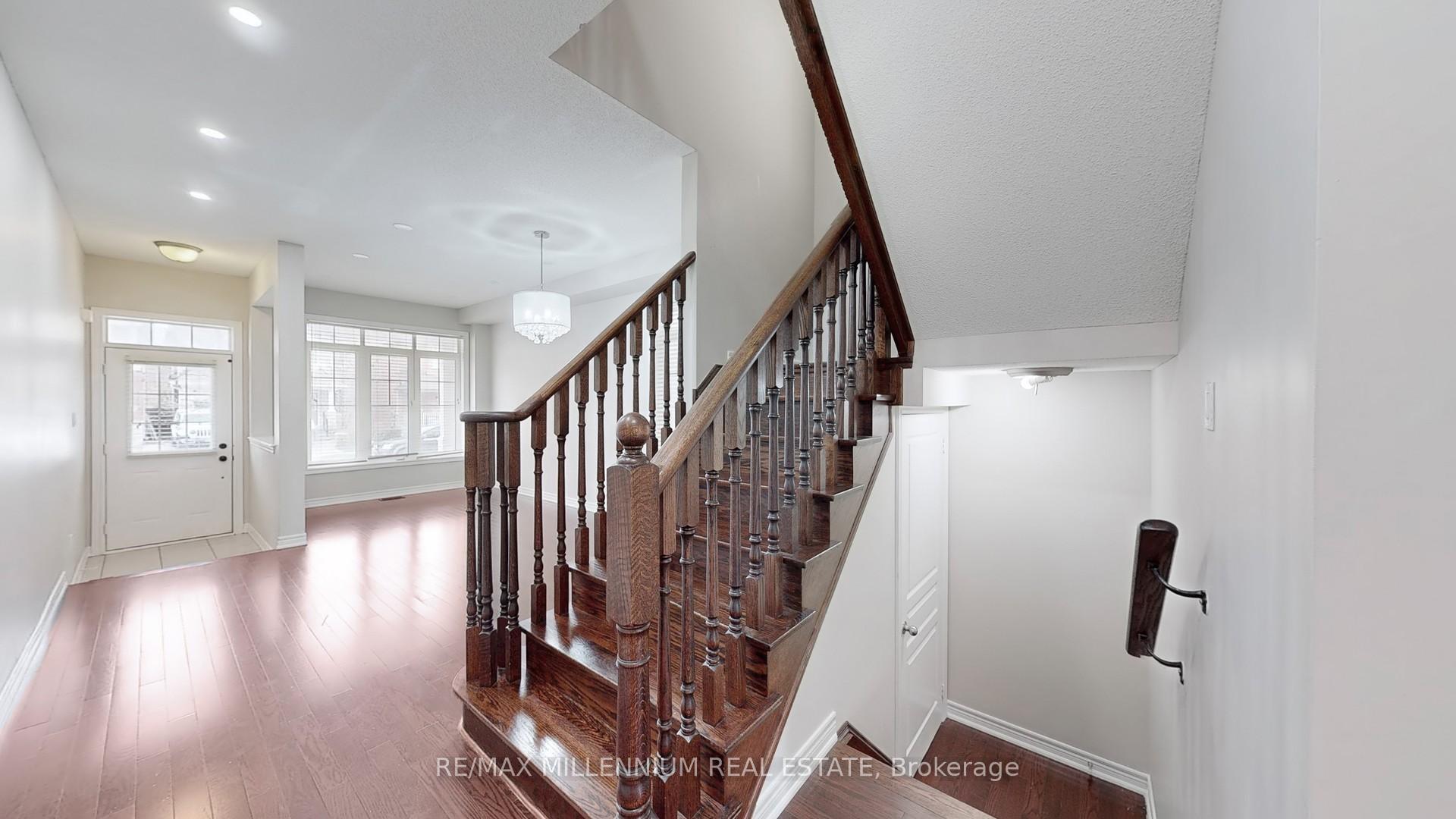 Photo 41 of 55 Dunedin Drive, Vaughan, Kleinburg — HOMEH