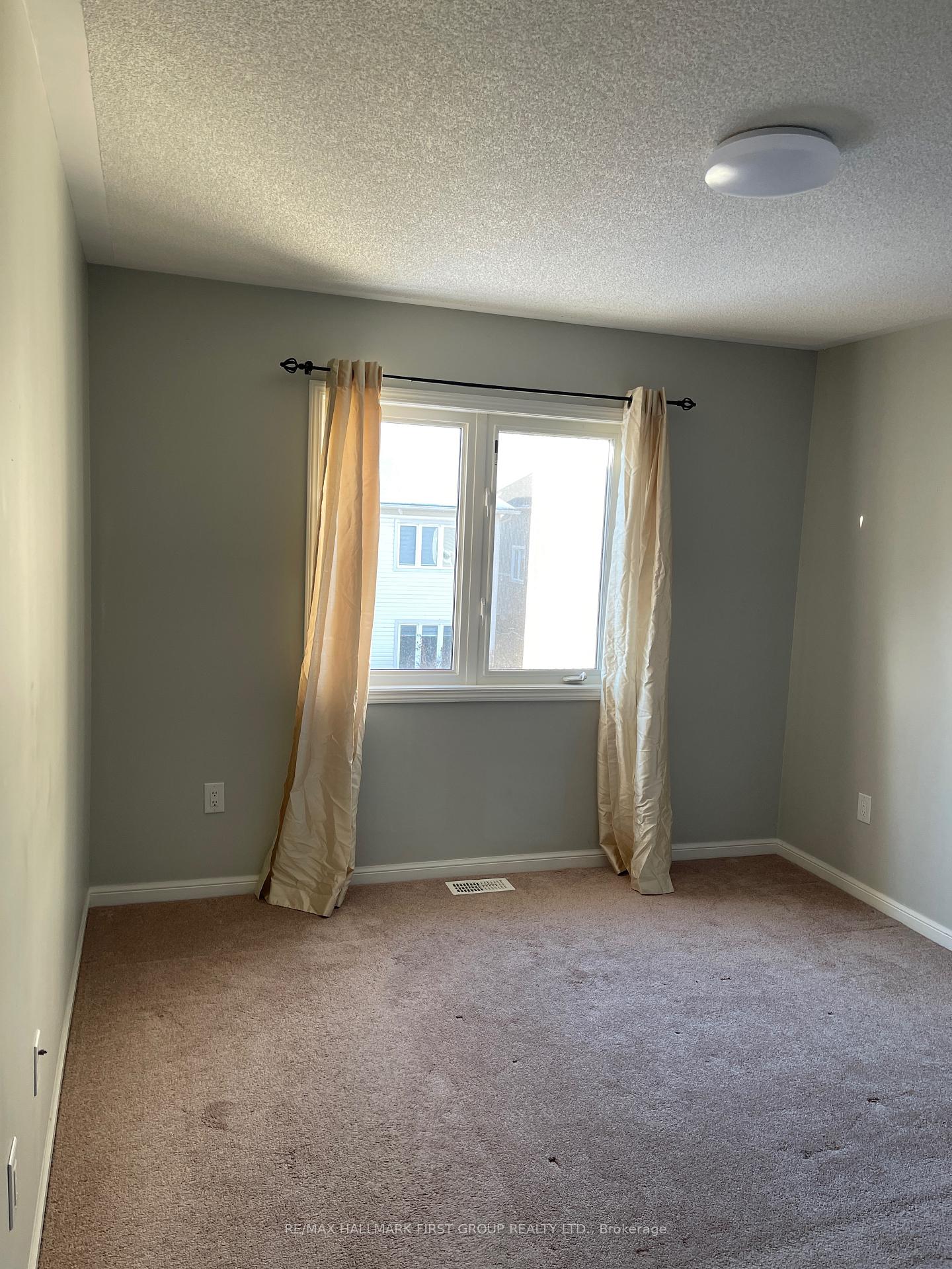 Photo 8 of 6 Devlin Crescent, Whitby, Blue Grass Meadows — HOMEH
