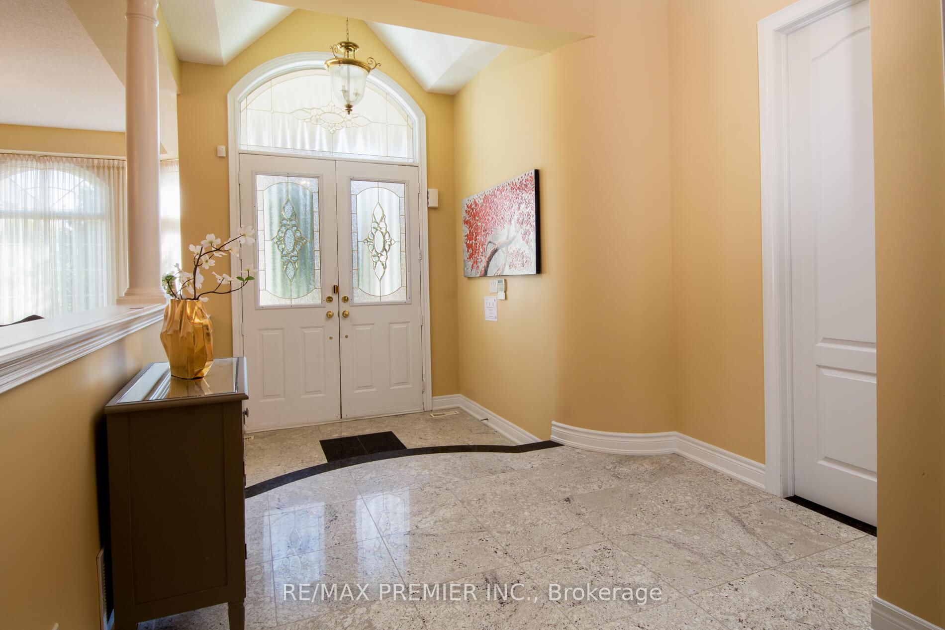 Photo 5 of 28 Timberwood Drive, Vaughan, Sonoma Heights — HOMEH