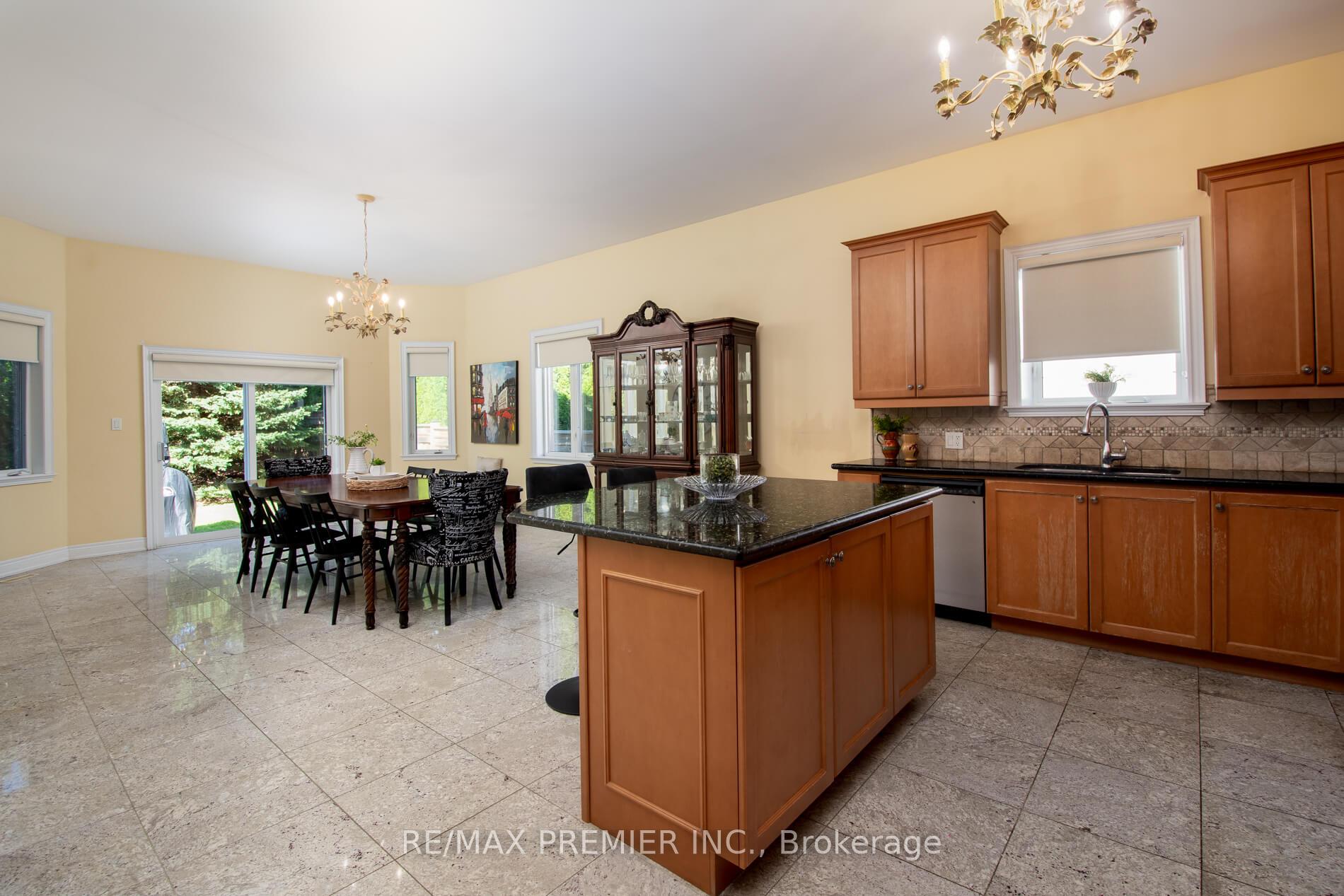 Photo 14 of 28 Timberwood Drive, Vaughan, Sonoma Heights — HOMEH
