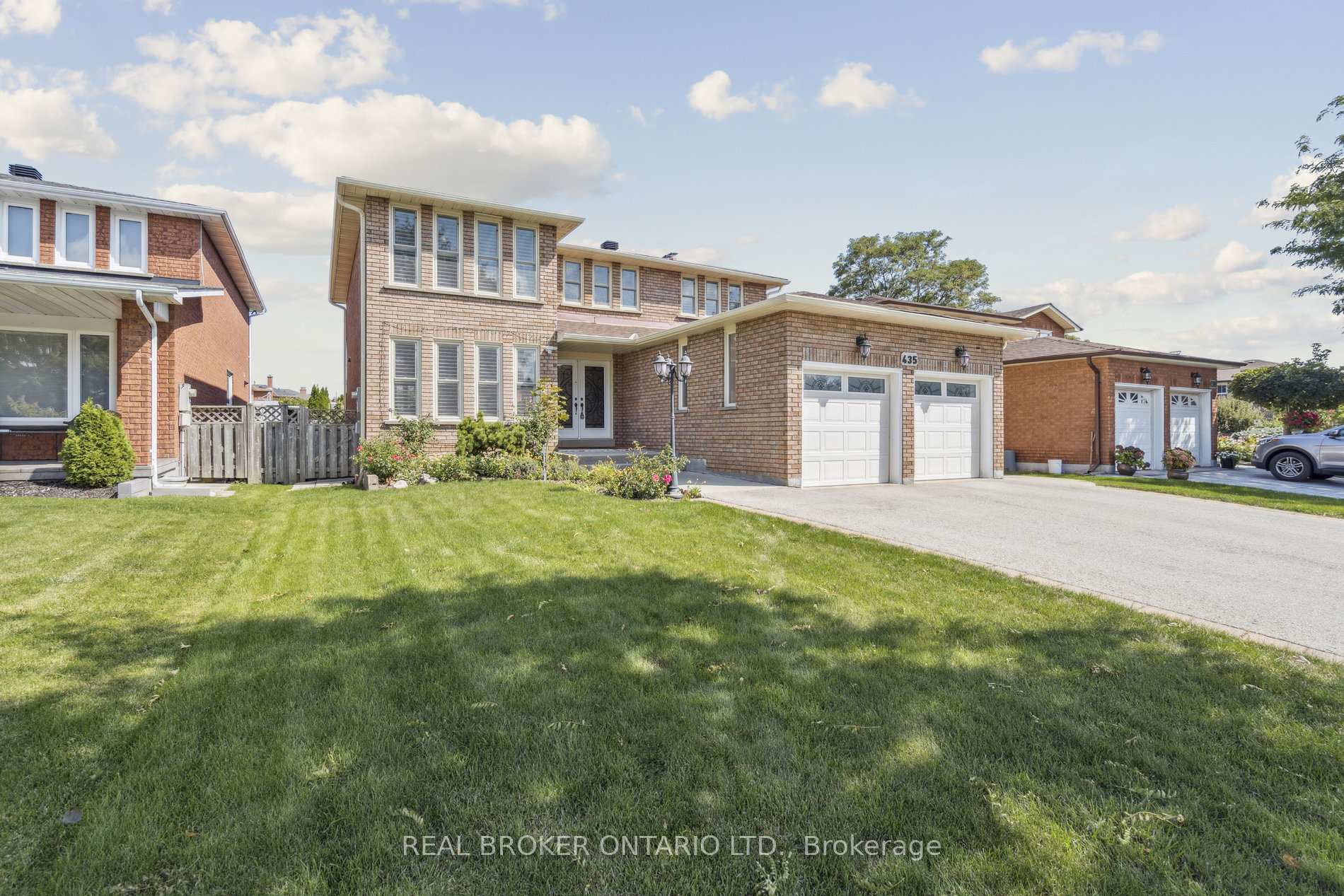 Photo 2 of 435 Aberdeen Avenue, Vaughan, East Woodbridge — HOMEH