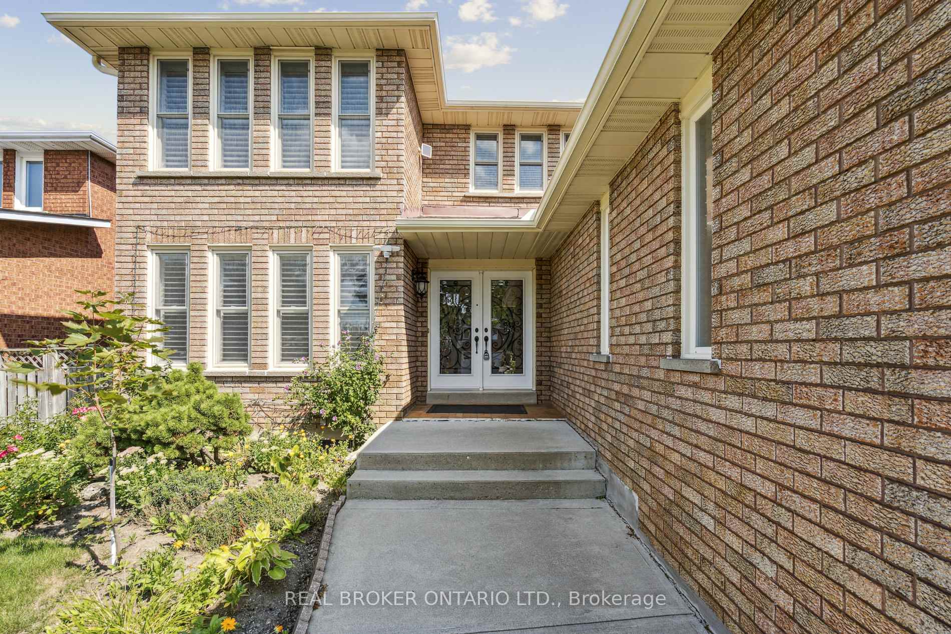 Photo 3 of 435 Aberdeen Avenue, Vaughan, East Woodbridge — HOMEH