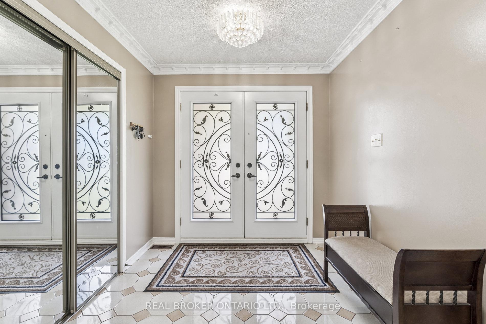 Photo 4 of 435 Aberdeen Avenue, Vaughan, East Woodbridge — HOMEH