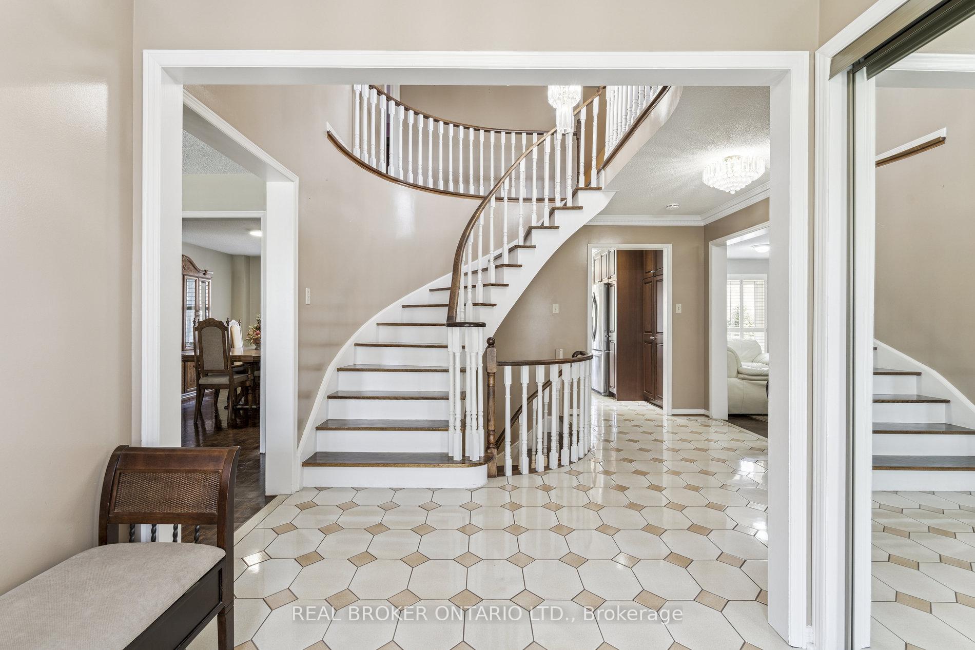 Photo 5 of 435 Aberdeen Avenue, Vaughan, East Woodbridge — HOMEH