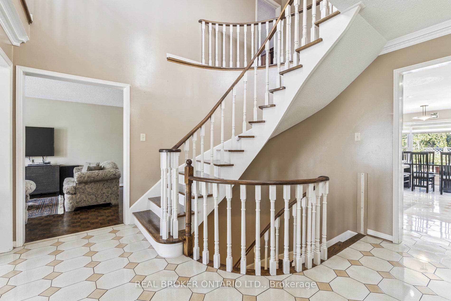 Photo 6 of 435 Aberdeen Avenue, Vaughan, East Woodbridge — HOMEH