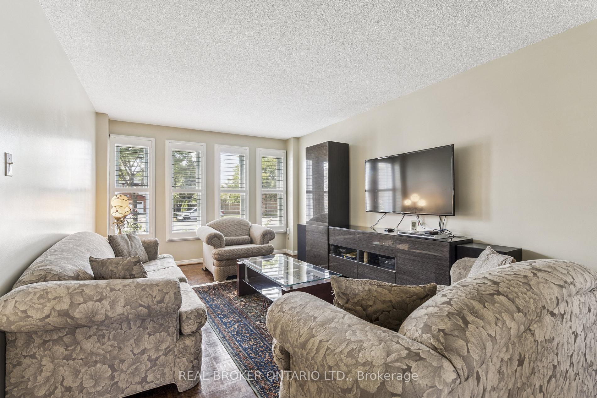 Photo 7 of 435 Aberdeen Avenue, Vaughan, East Woodbridge — HOMEH