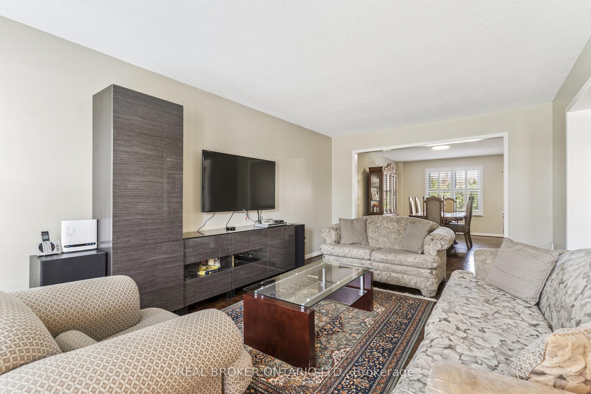 Photo 8 of 435 Aberdeen Avenue, Vaughan, East Woodbridge — HOMEH