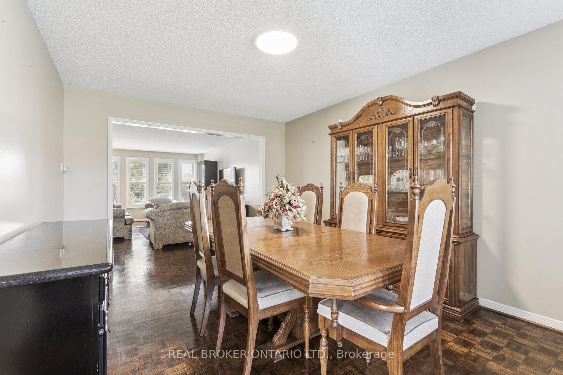 Photo 10 of 435 Aberdeen Avenue, Vaughan, East Woodbridge — HOMEH