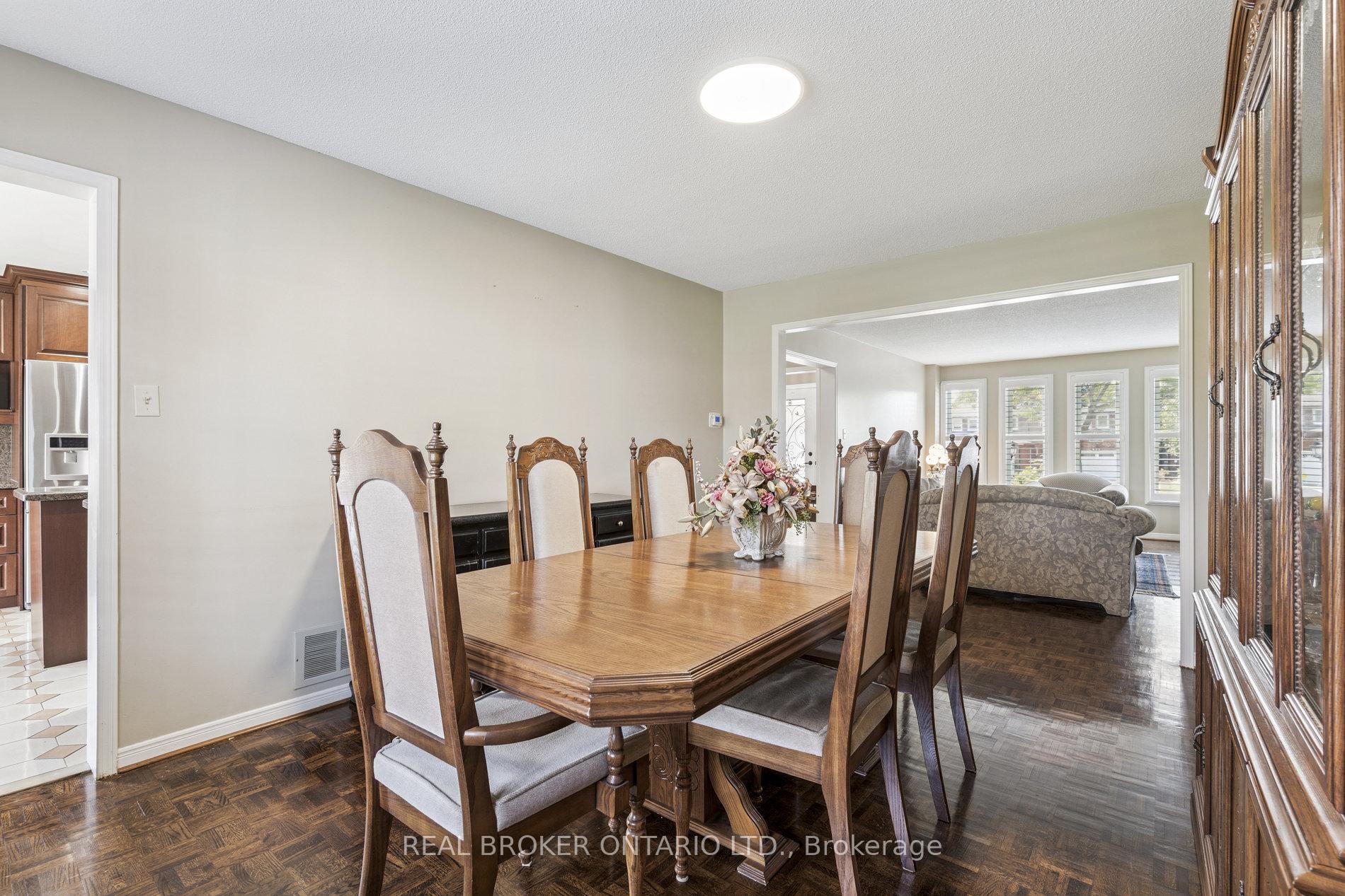 Photo 11 of 435 Aberdeen Avenue, Vaughan, East Woodbridge — HOMEH