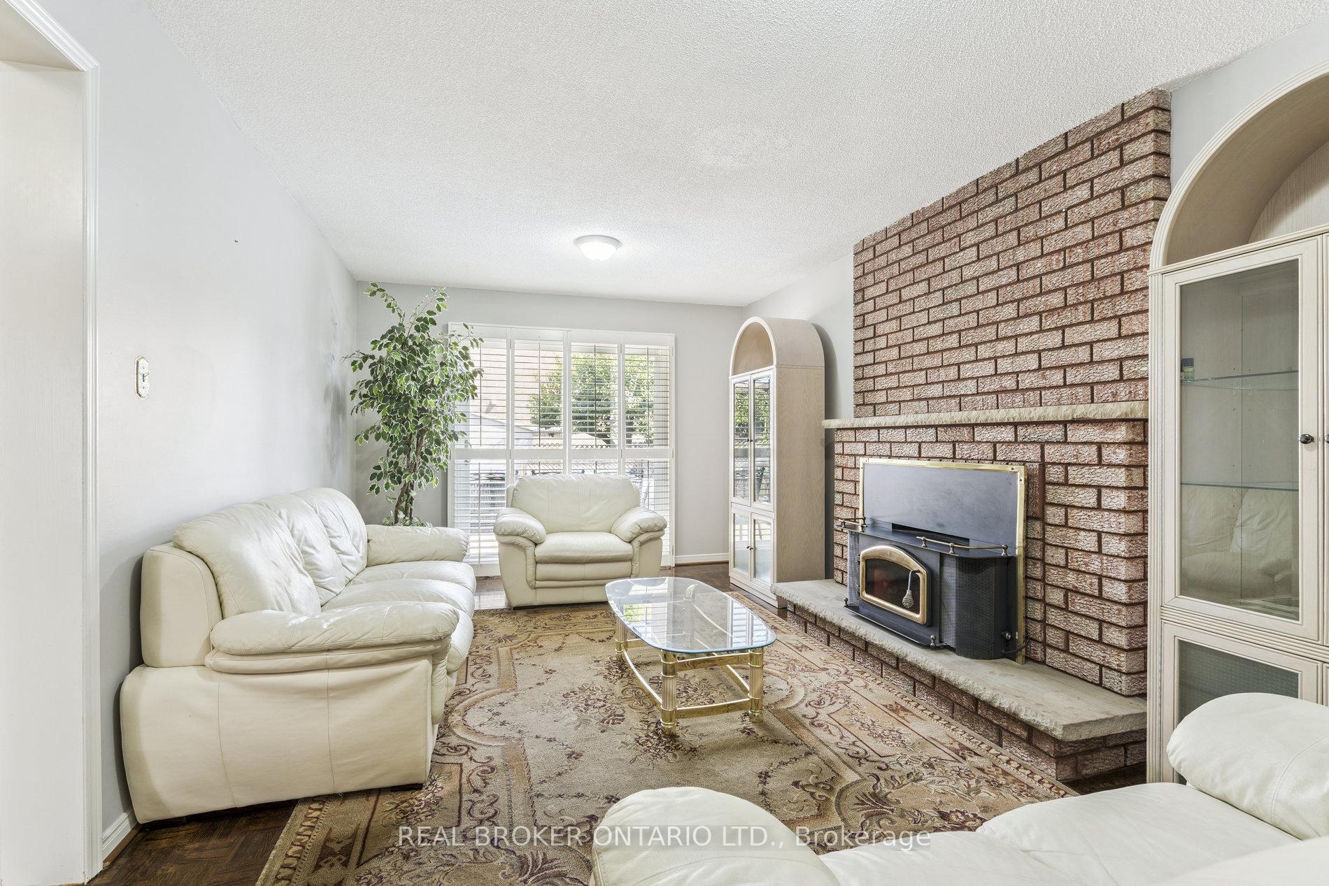 Photo 18 of 435 Aberdeen Avenue, Vaughan, East Woodbridge — HOMEH