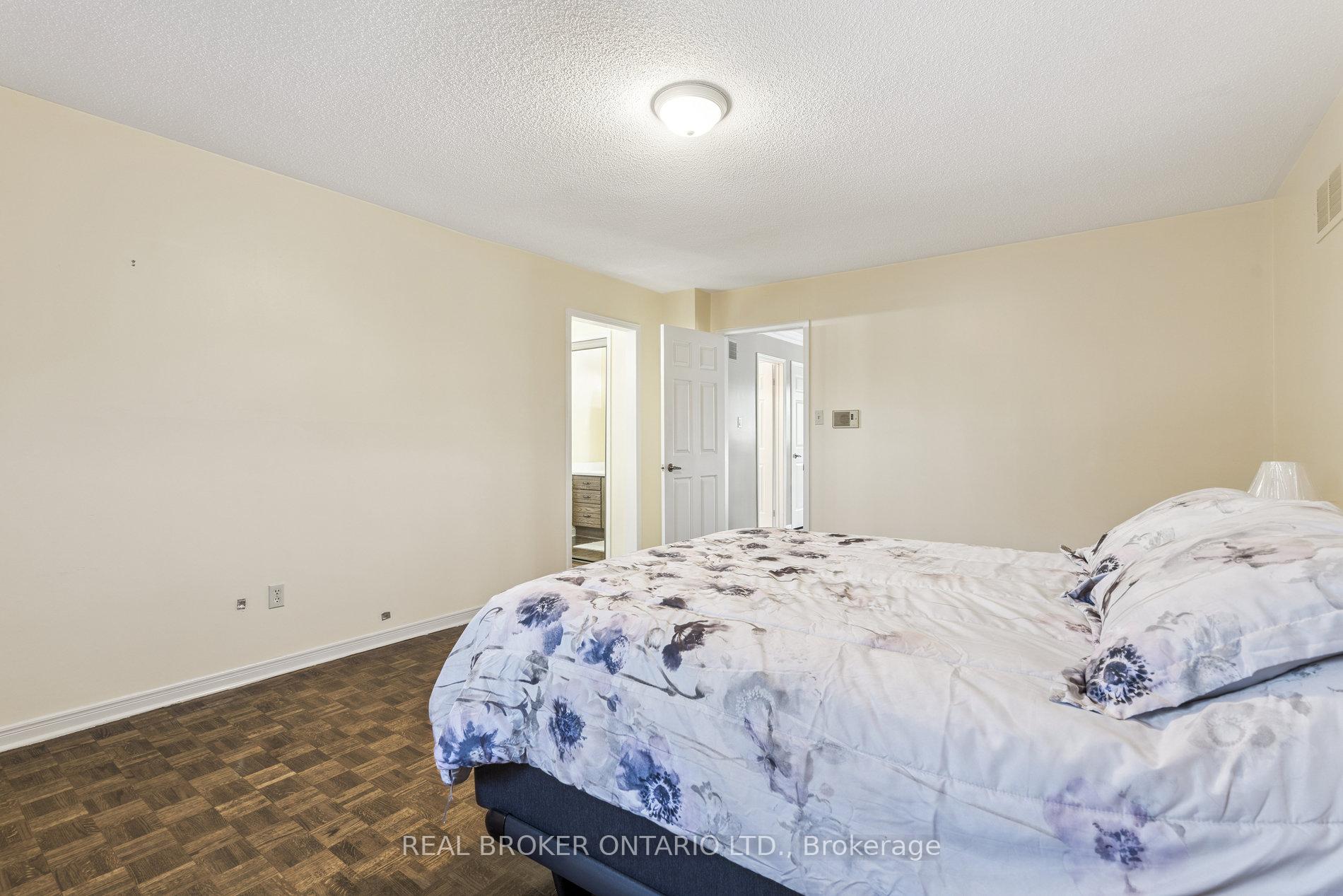 Photo 24 of 435 Aberdeen Avenue, Vaughan, East Woodbridge — HOMEH