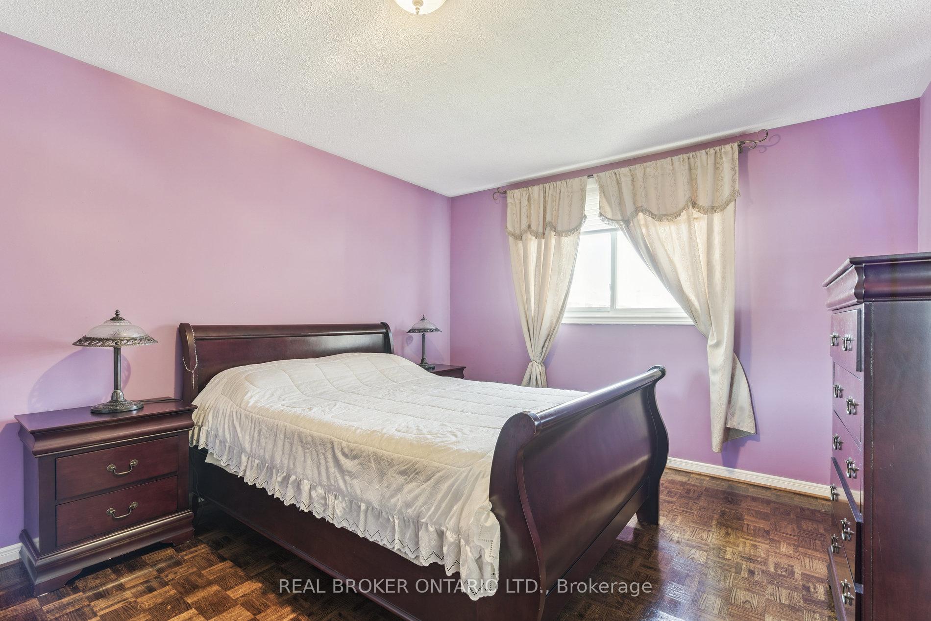 Photo 28 of 435 Aberdeen Avenue, Vaughan, East Woodbridge — HOMEH