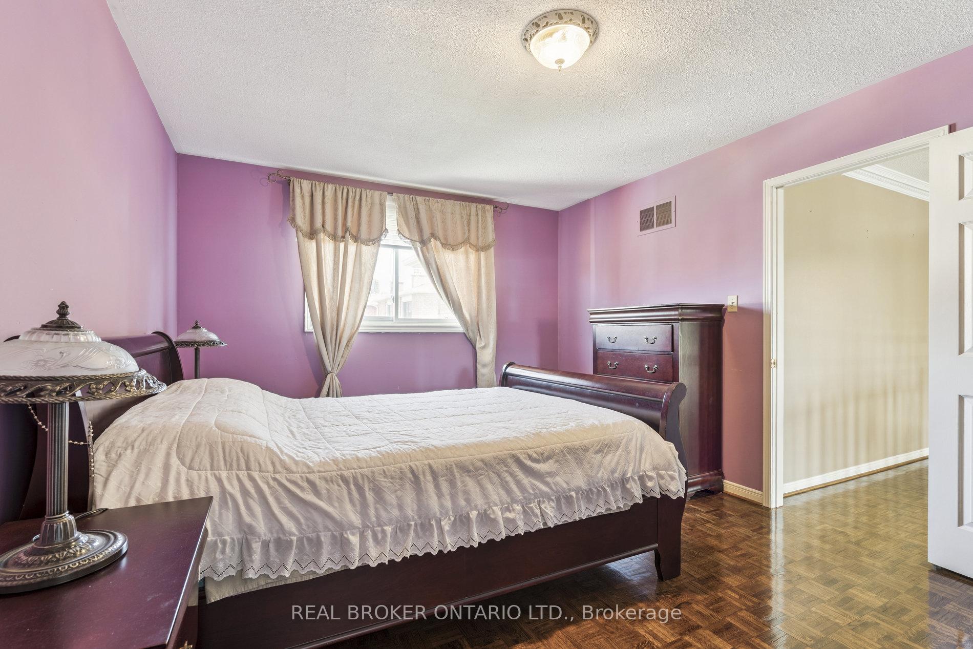 Photo 29 of 435 Aberdeen Avenue, Vaughan, East Woodbridge — HOMEH