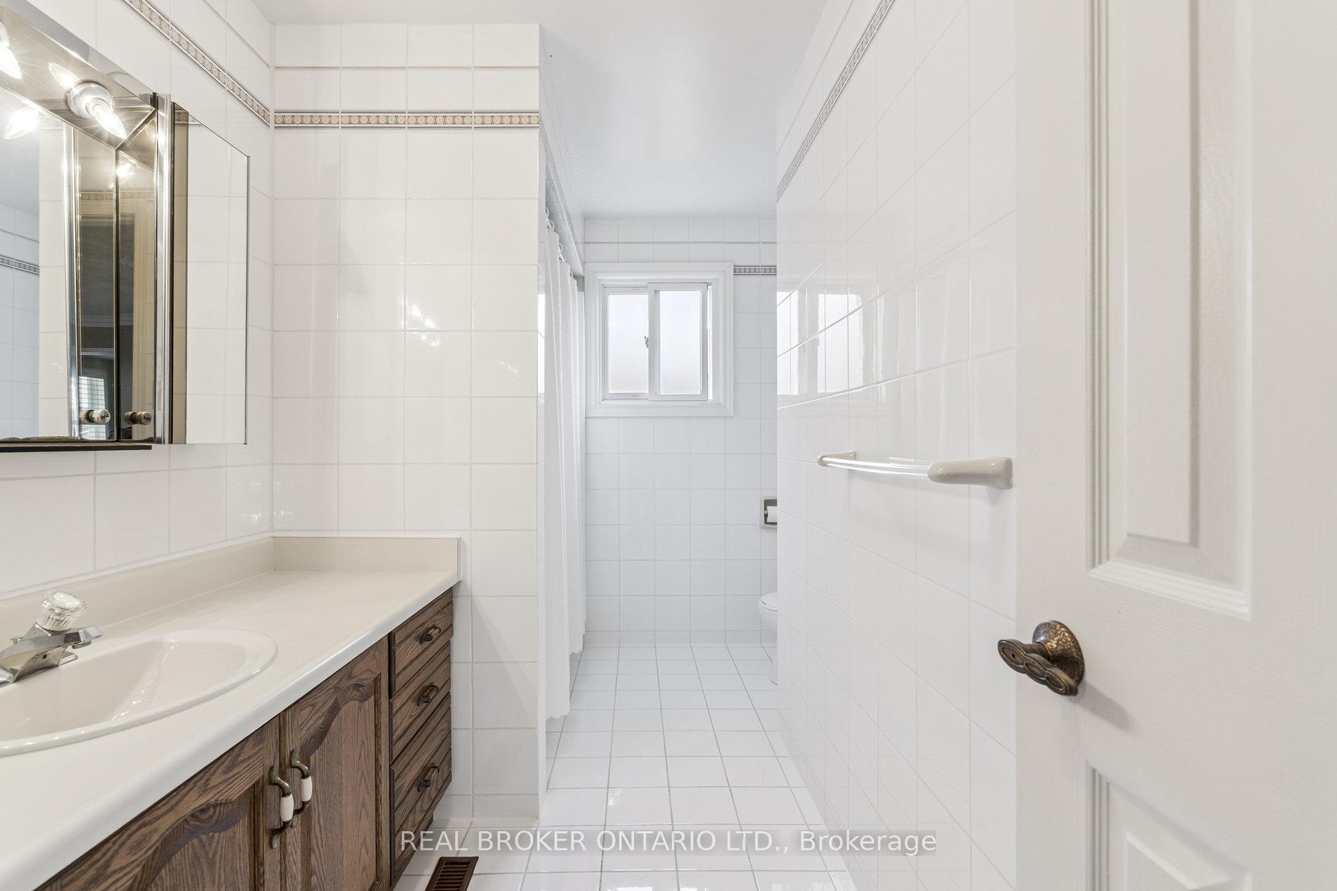 Photo 35 of 435 Aberdeen Avenue, Vaughan, East Woodbridge — HOMEH