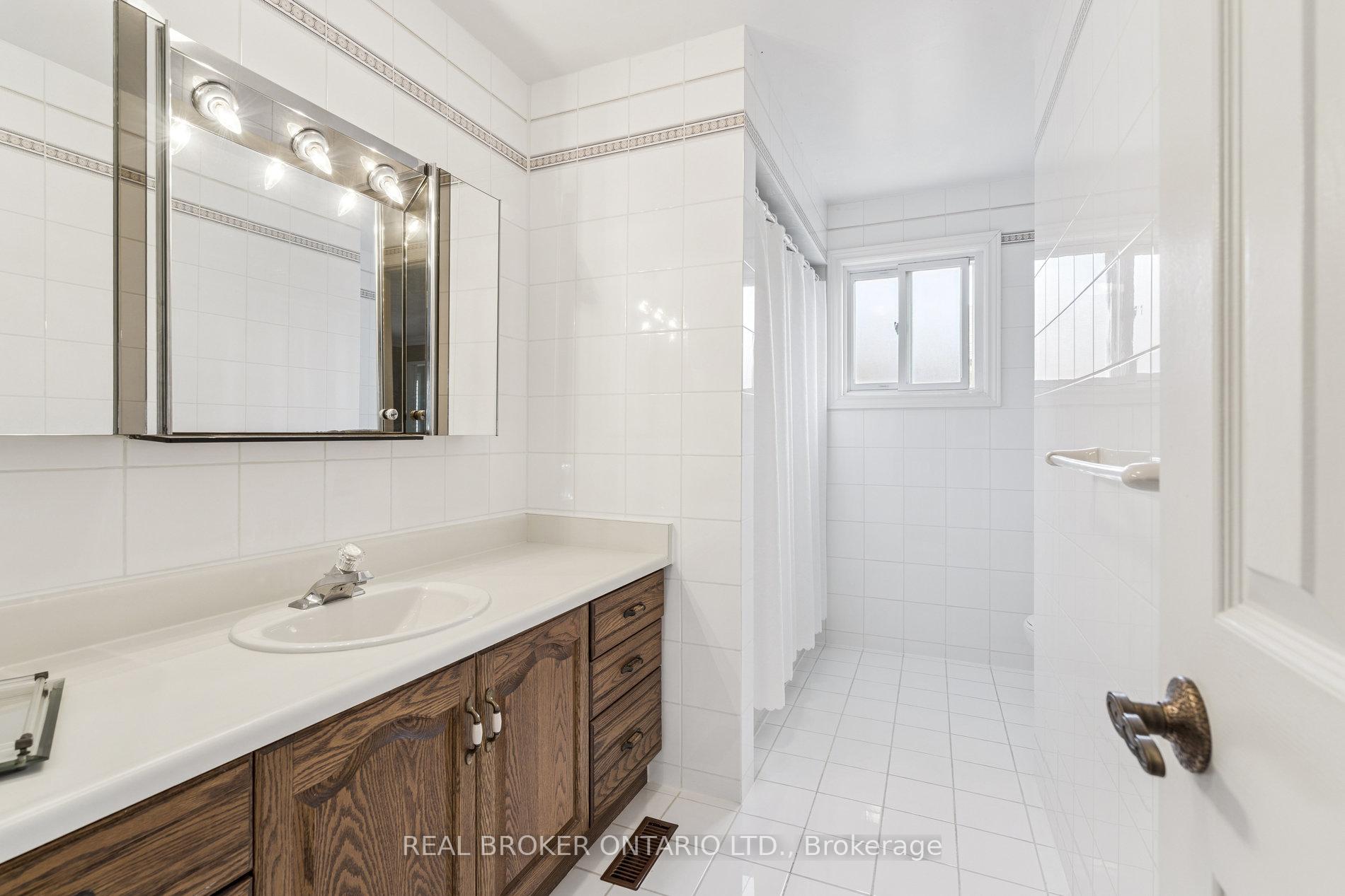 Photo 36 of 435 Aberdeen Avenue, Vaughan, East Woodbridge — HOMEH