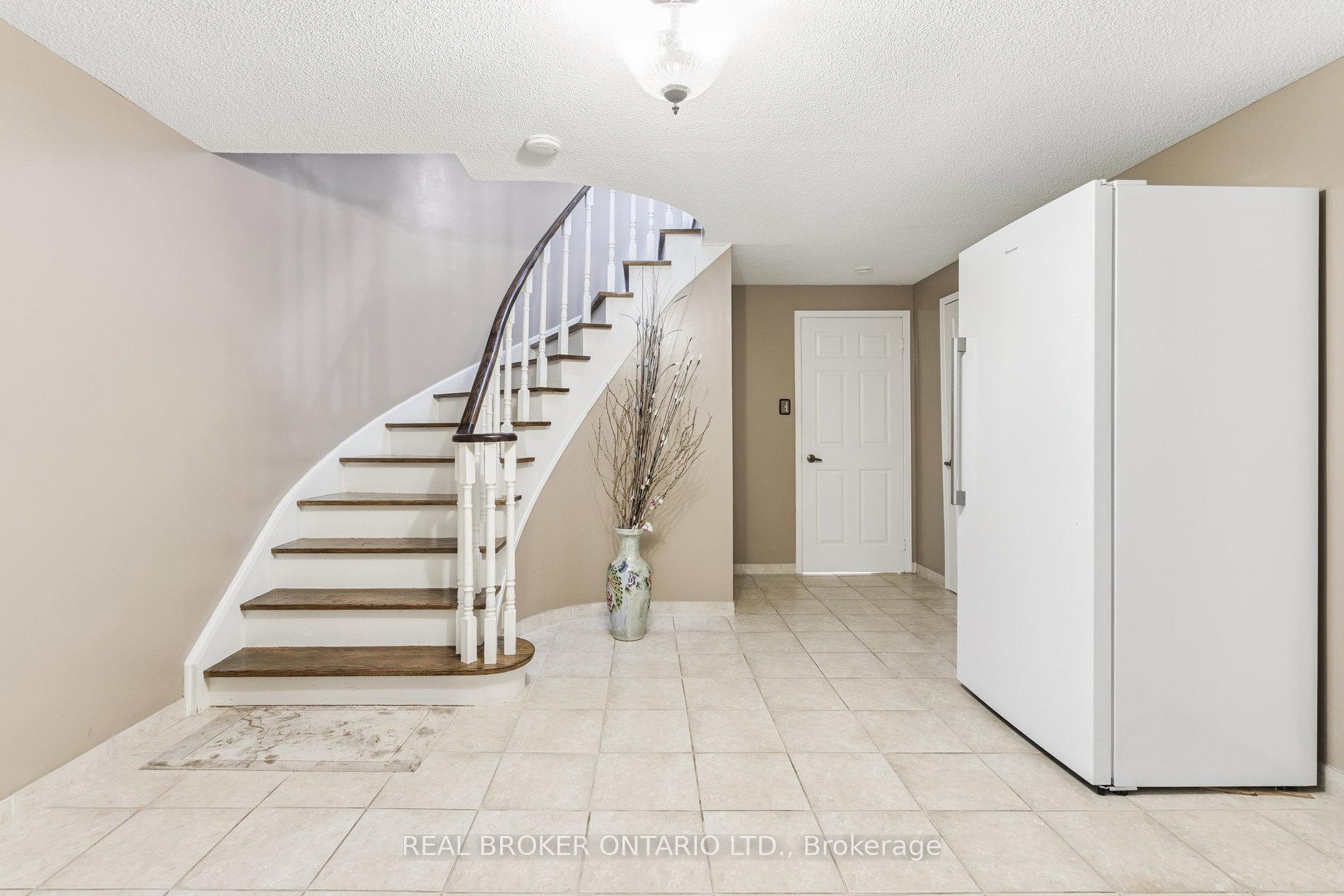 Photo 37 of 435 Aberdeen Avenue, Vaughan, East Woodbridge — HOMEH