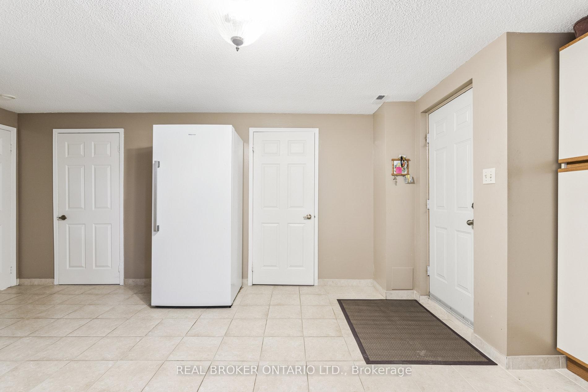 Photo 38 of 435 Aberdeen Avenue, Vaughan, East Woodbridge — HOMEH