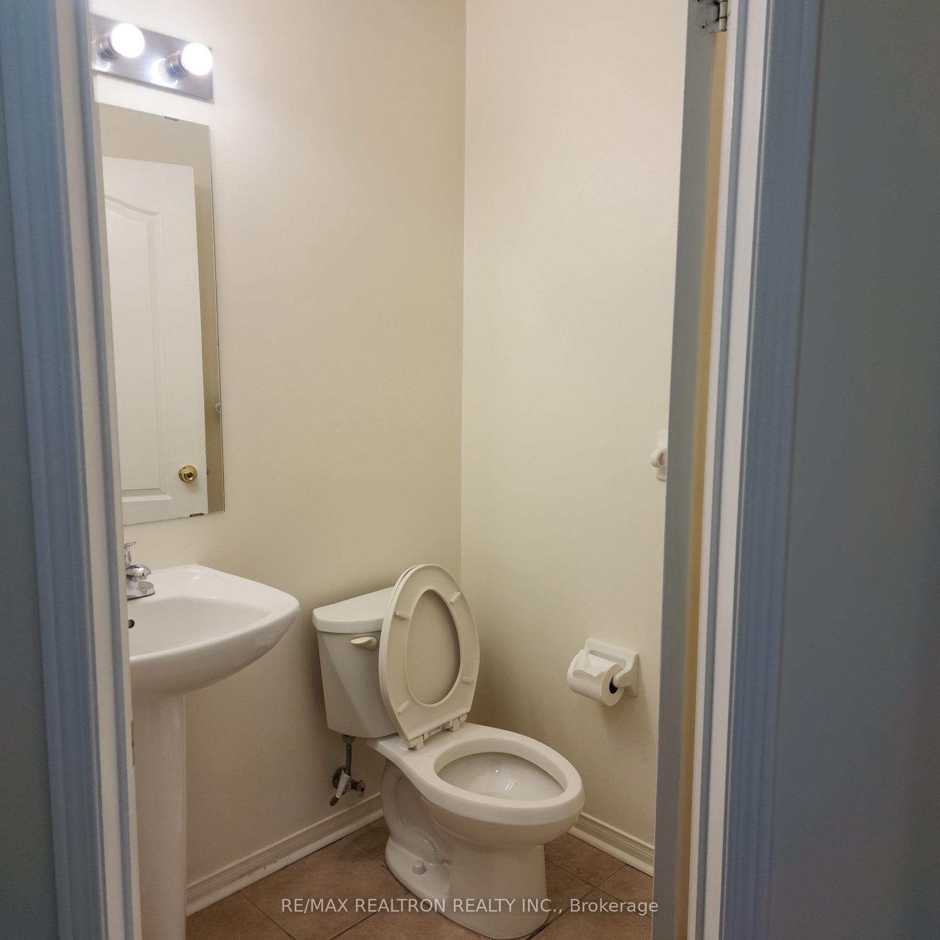 Photo 4 of 6 Hinchcliff Gate, Ajax, Northeast Ajax — HOMEH