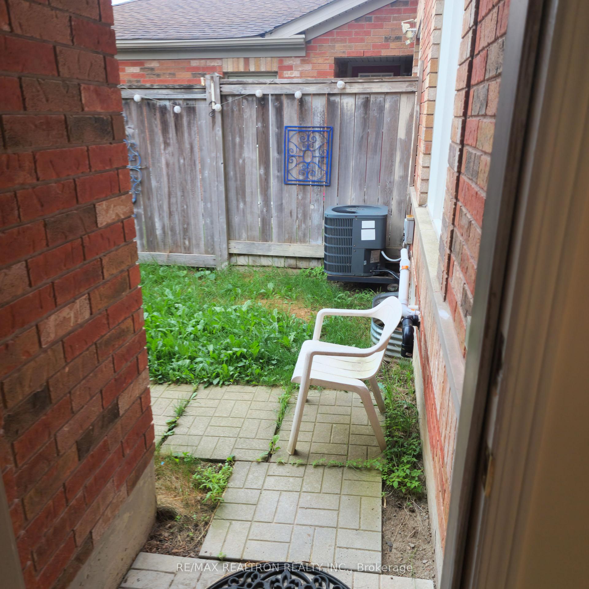 Photo 33 of 6 Hinchcliff Gate, Ajax, Northeast Ajax — HOMEH