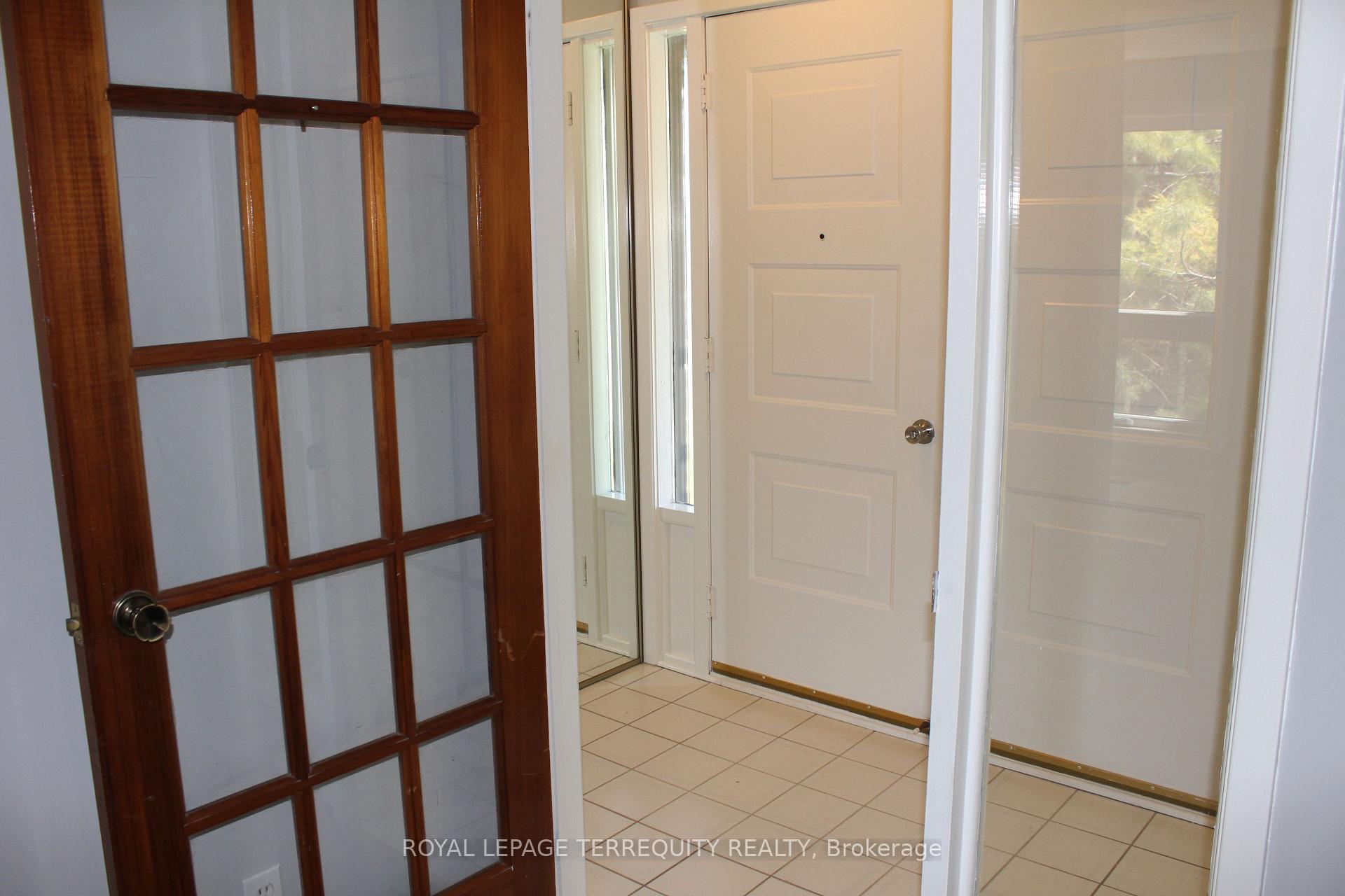 Photo 3 of Unit Main, 830 Centre Street N, Whitby, Williamsburg — HOMEH