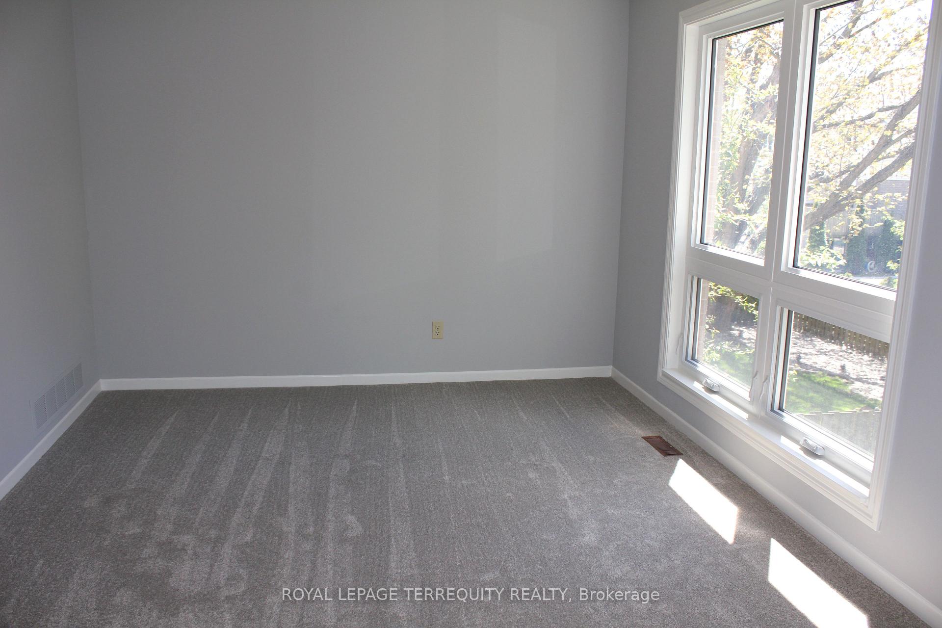 Photo 6 of Unit Main, 830 Centre Street N, Whitby, Williamsburg — HOMEH