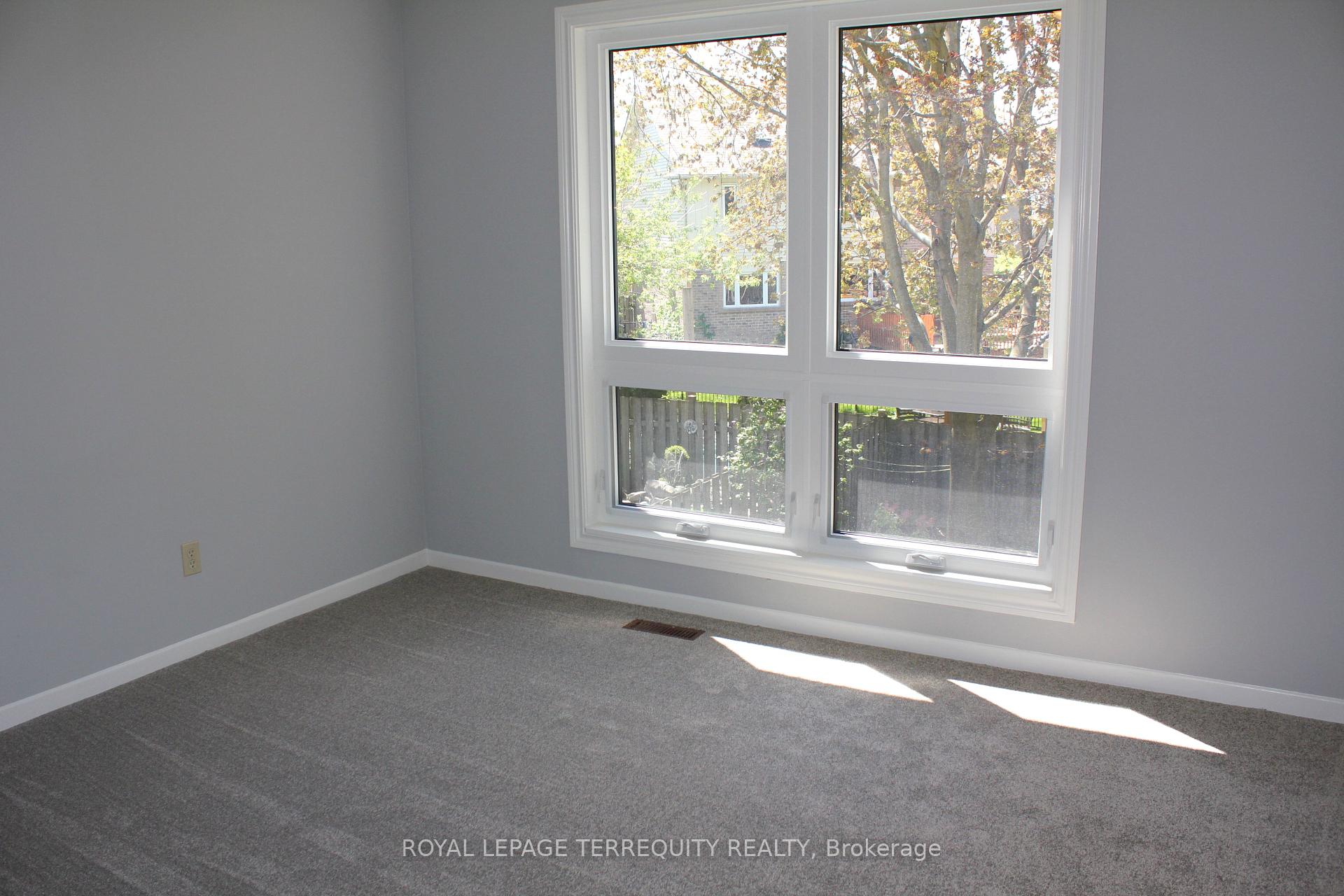Photo 7 of Unit Main, 830 Centre Street N, Whitby, Williamsburg — HOMEH