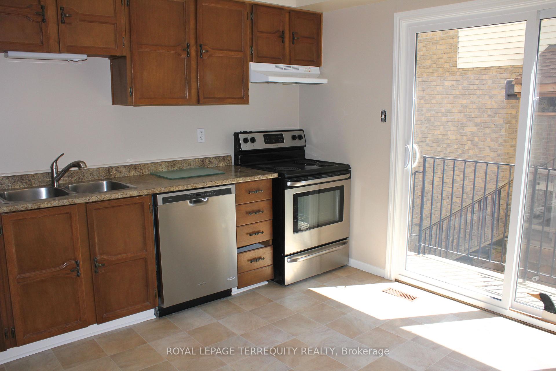Photo 8 of Unit Main, 830 Centre Street N, Whitby, Williamsburg — HOMEH