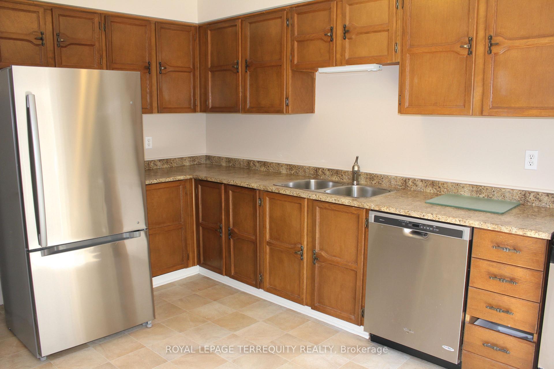 Photo 9 of Unit Main, 830 Centre Street N, Whitby, Williamsburg — HOMEH