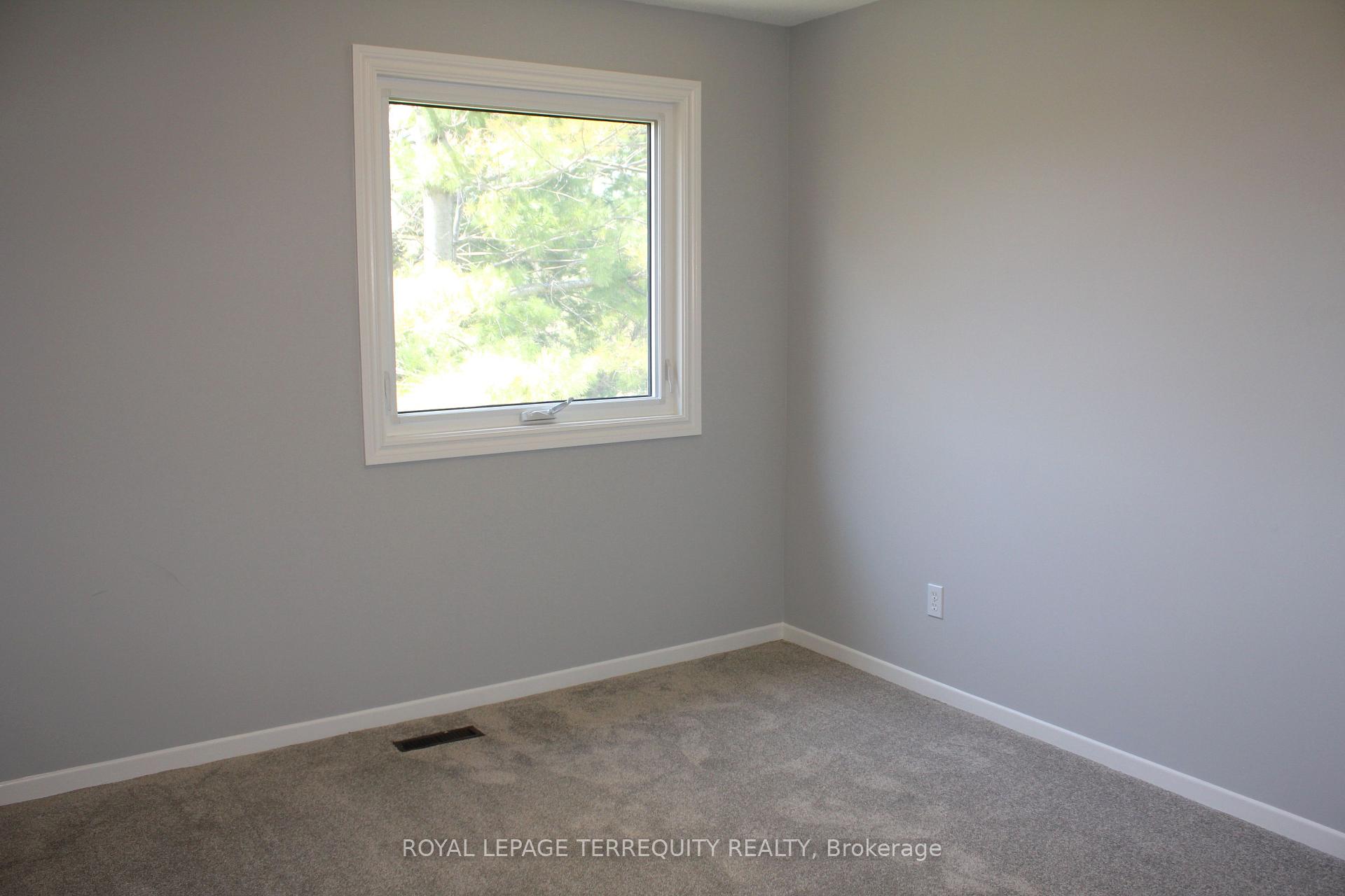 Photo 13 of Unit Main, 830 Centre Street N, Whitby, Williamsburg — HOMEH