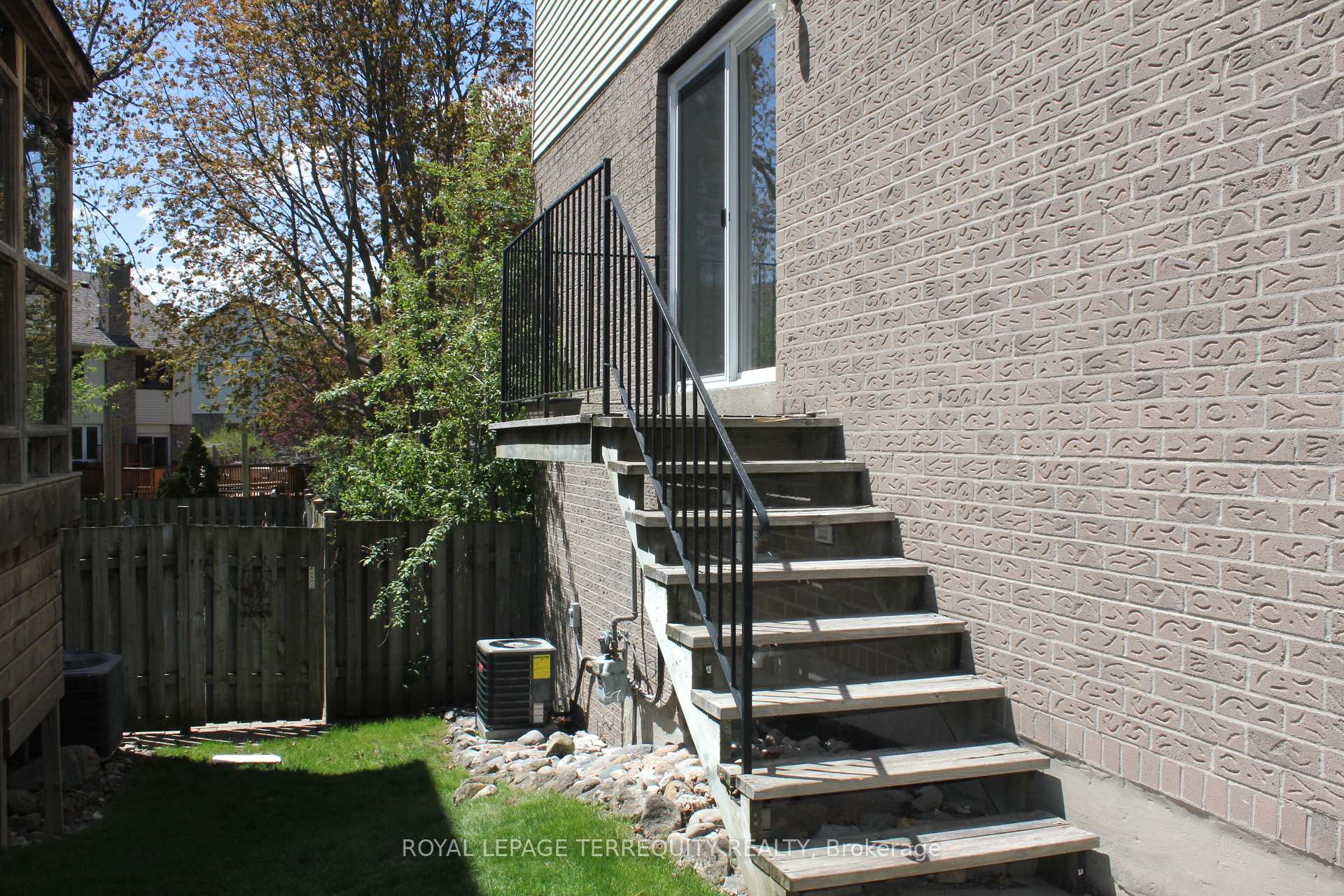 Photo 16 of Unit Main, 830 Centre Street N, Whitby, Williamsburg — HOMEH