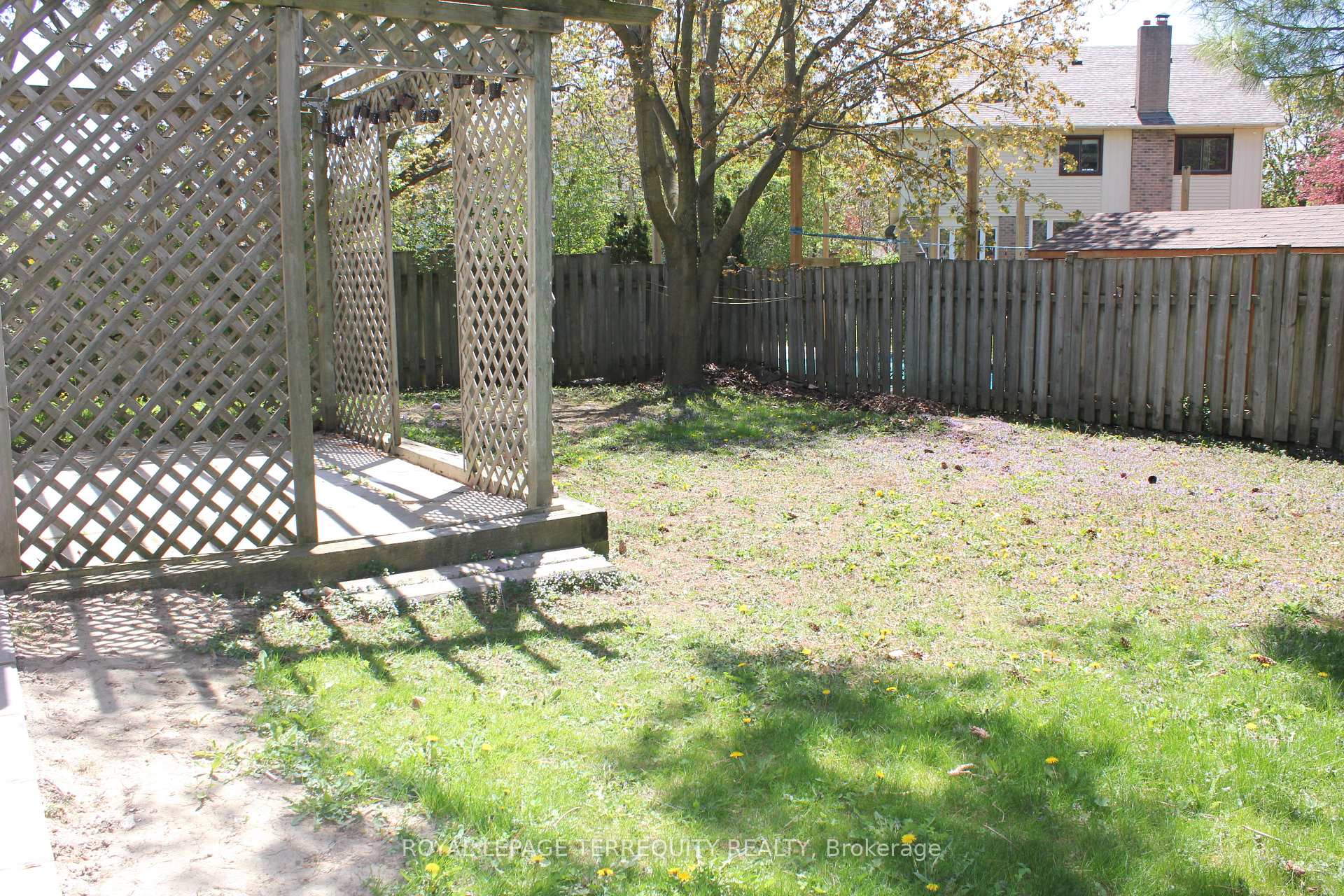 Photo 17 of Unit Main, 830 Centre Street N, Whitby, Williamsburg — HOMEH